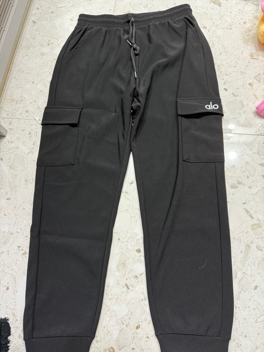 Alo 알로요가 카고 조거 팬츠 블랙 L (미착용 새상품) 상품이미지1