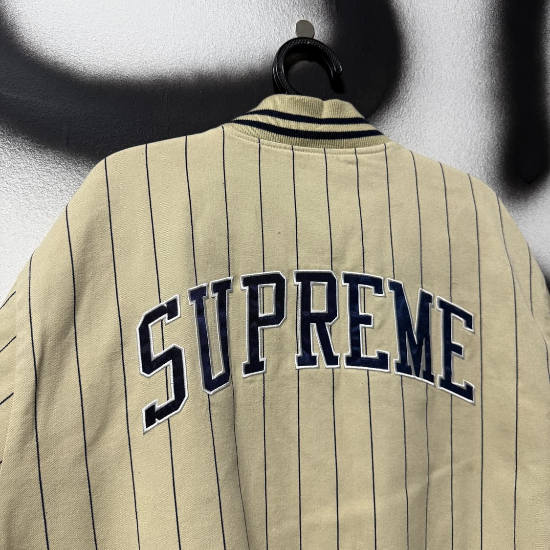 슈프림 19ss 최고 핀스트라이프 바시티 자켓 탄 상품이미지5