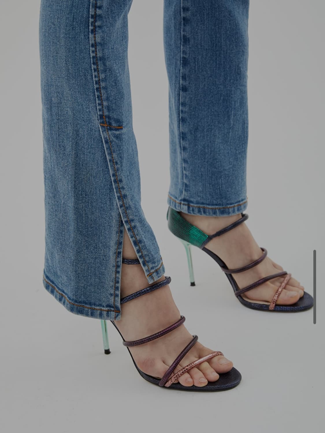 앤더슨벨 언발란스 슬릿 부츠컷 데님 팬츠 상품이미지5