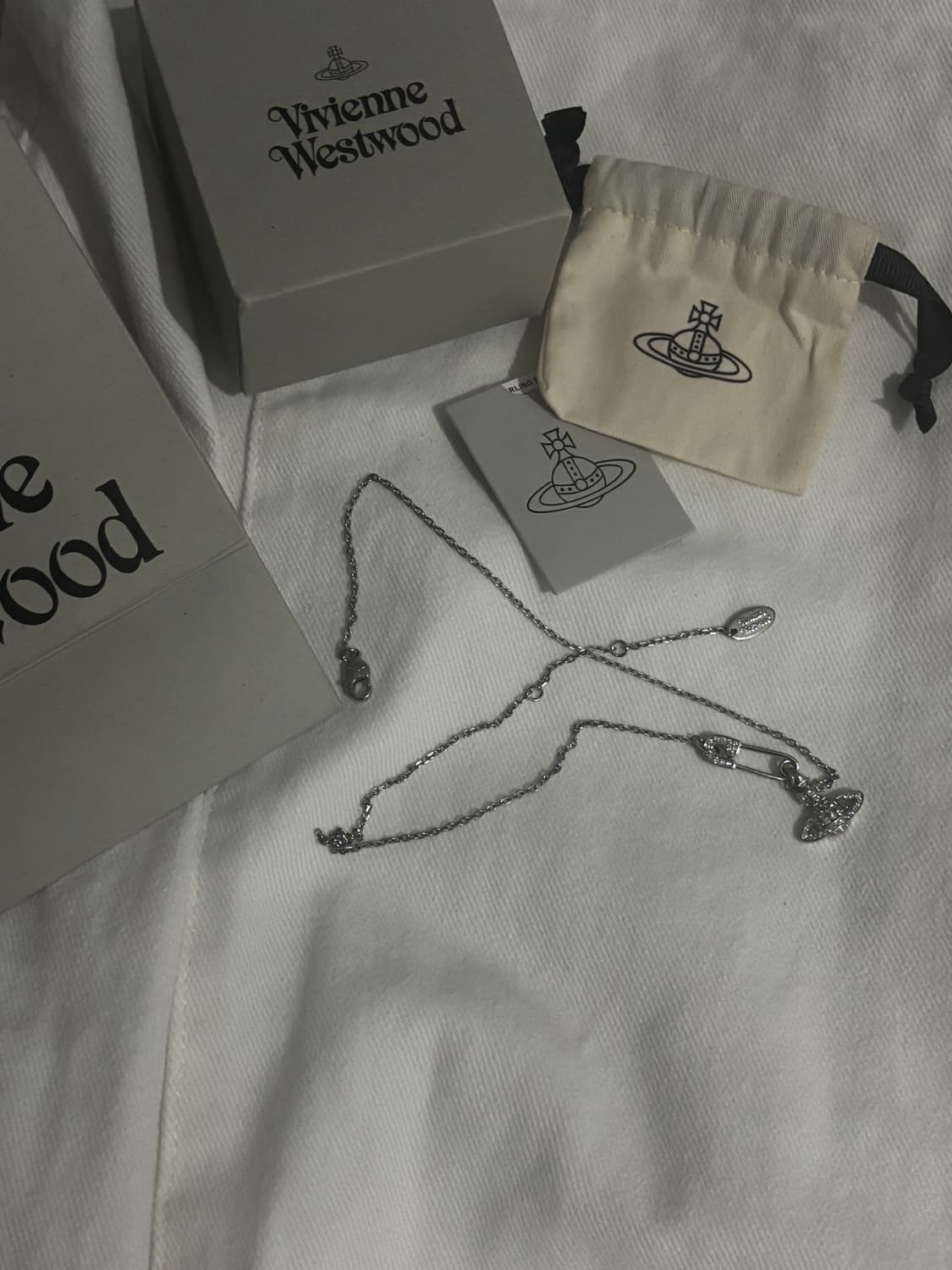 비비안웨스트우드 루크리스 옷핀 목걸이 상품이미지2