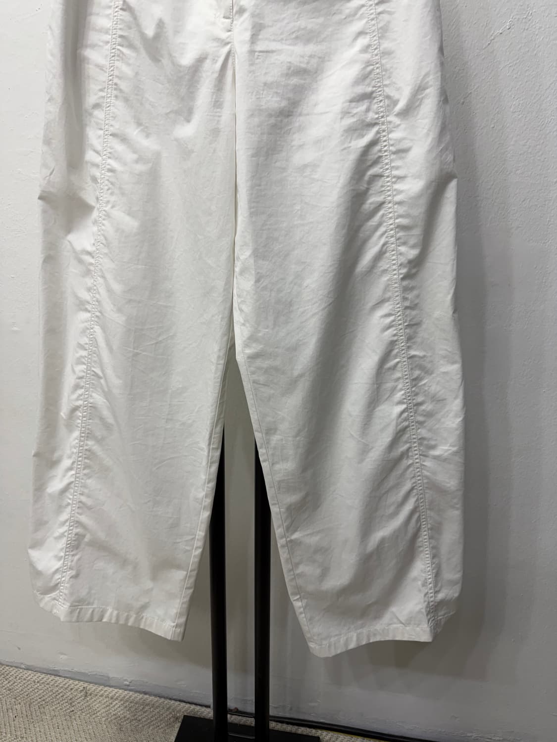 정품) 구호플러스 25ss 화이트 와이드팬츠 1(26) 상품이미지3