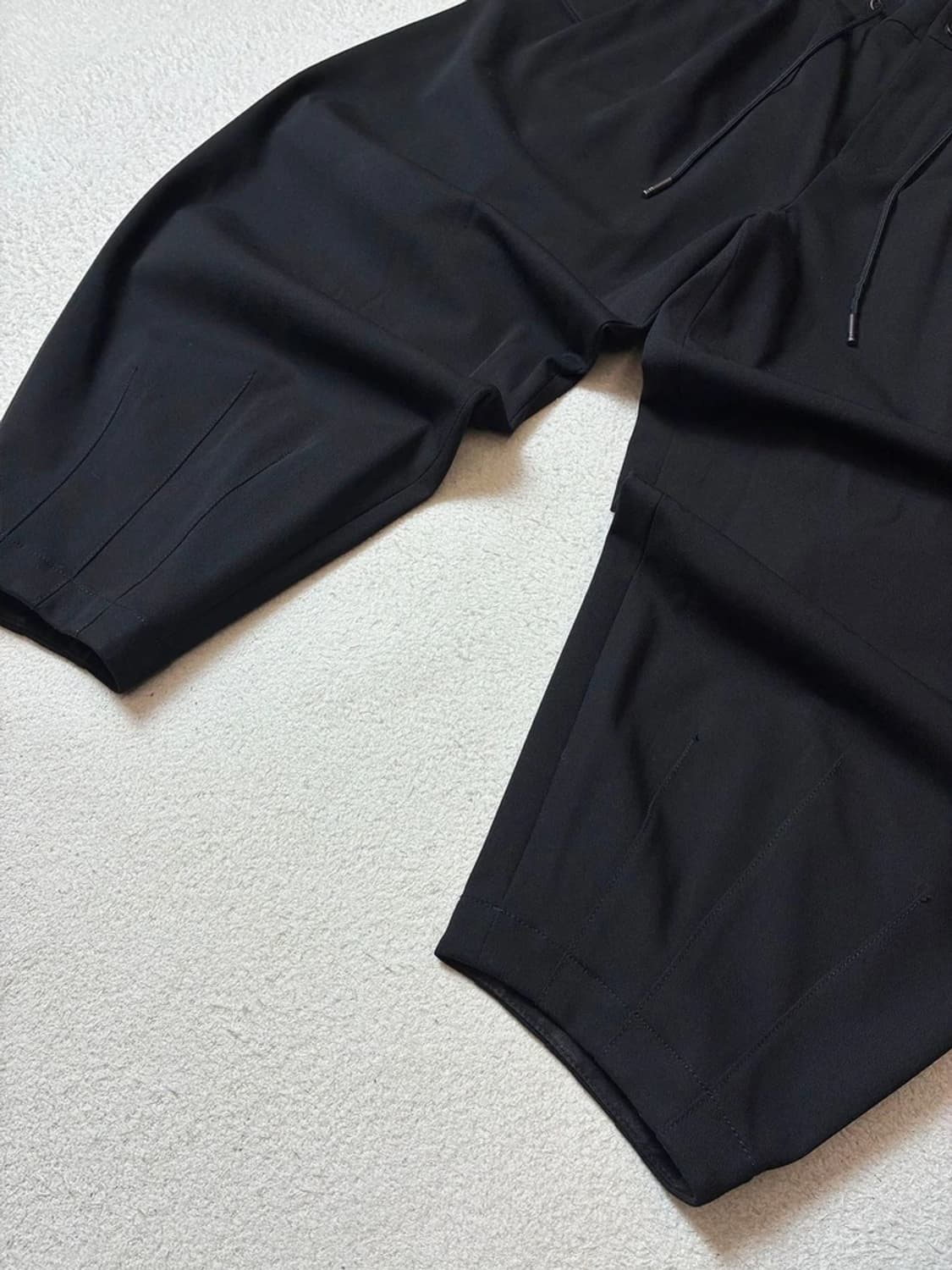 지오송지오 옴므 23ss 컬렉션 코쿤 벌룬 와이드 다트 팬츠 PN7143 상품이미지5