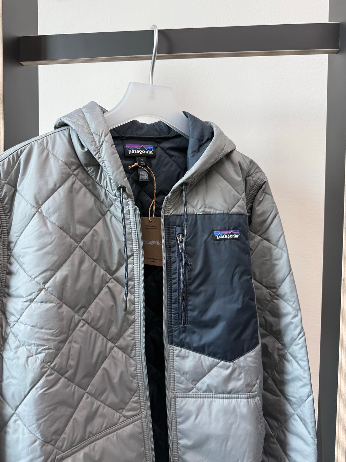 파타고니아 다이아몬드 퀄팅 봄버 후그 자켓 그레이 상품이미지4