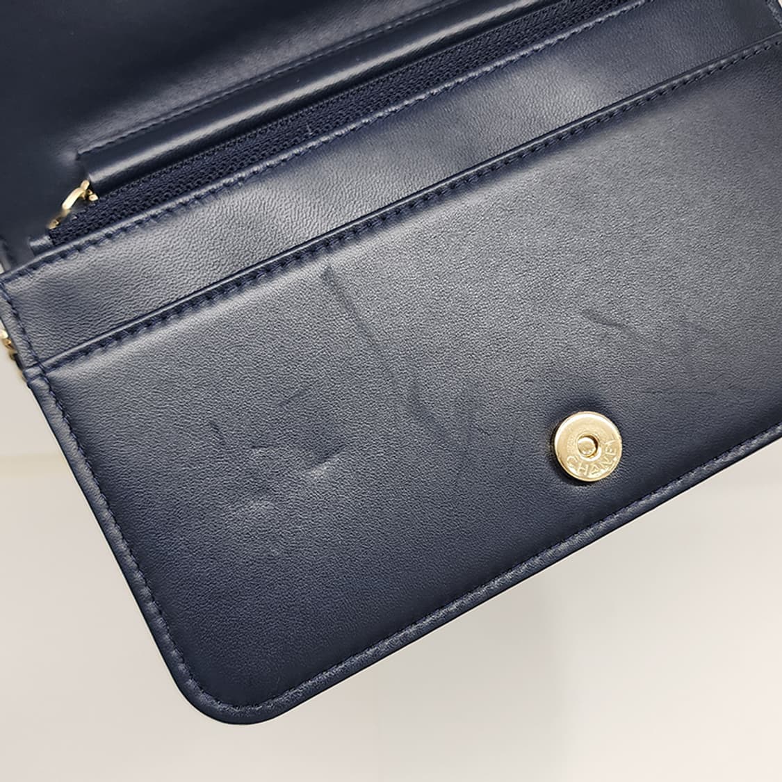 샤넬 네이비 램스킨 금장 보이 WOC 크로스백 A80287 상품이미지9