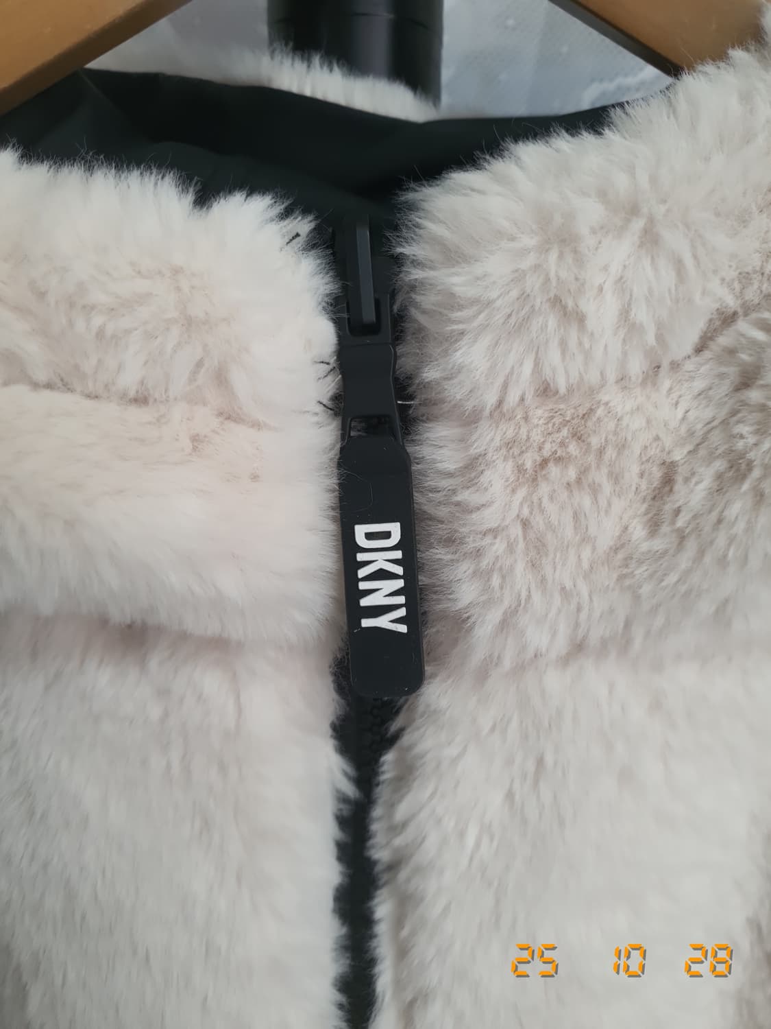 DKNY 리버시블 점퍼S 블랙/아이보리 (모자일체형) 상품이미지7