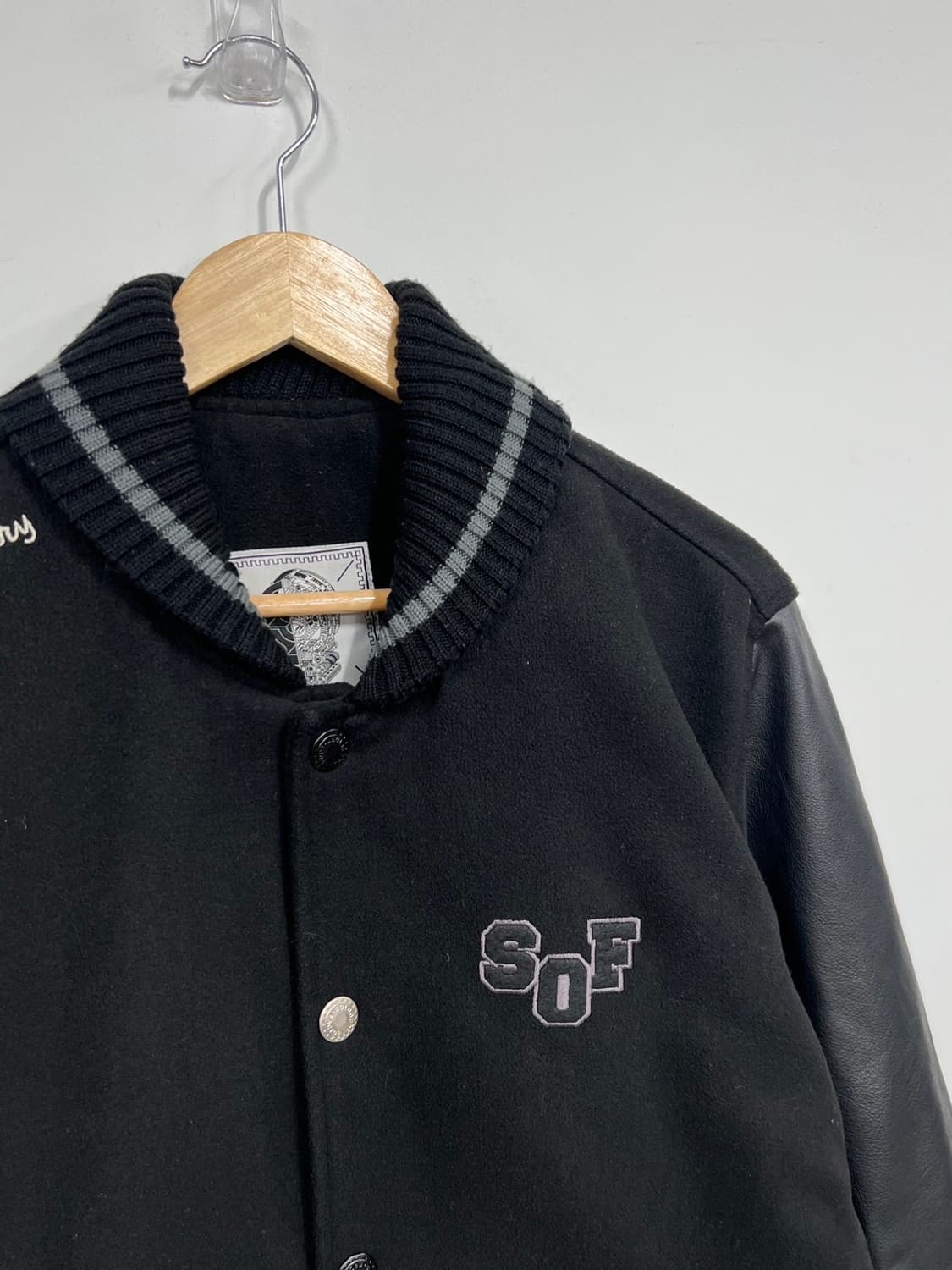 솔드아웃팩토리 안감 레오파드 퀼팅 소가죽 바시티 자켓 상품이미지2