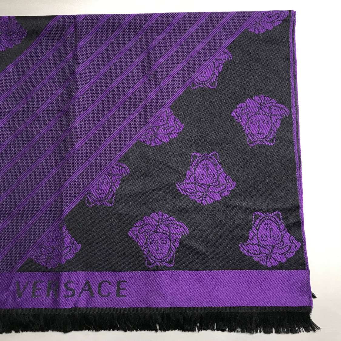 베르사체 메두사 머플러 퍼플 상품이미지4