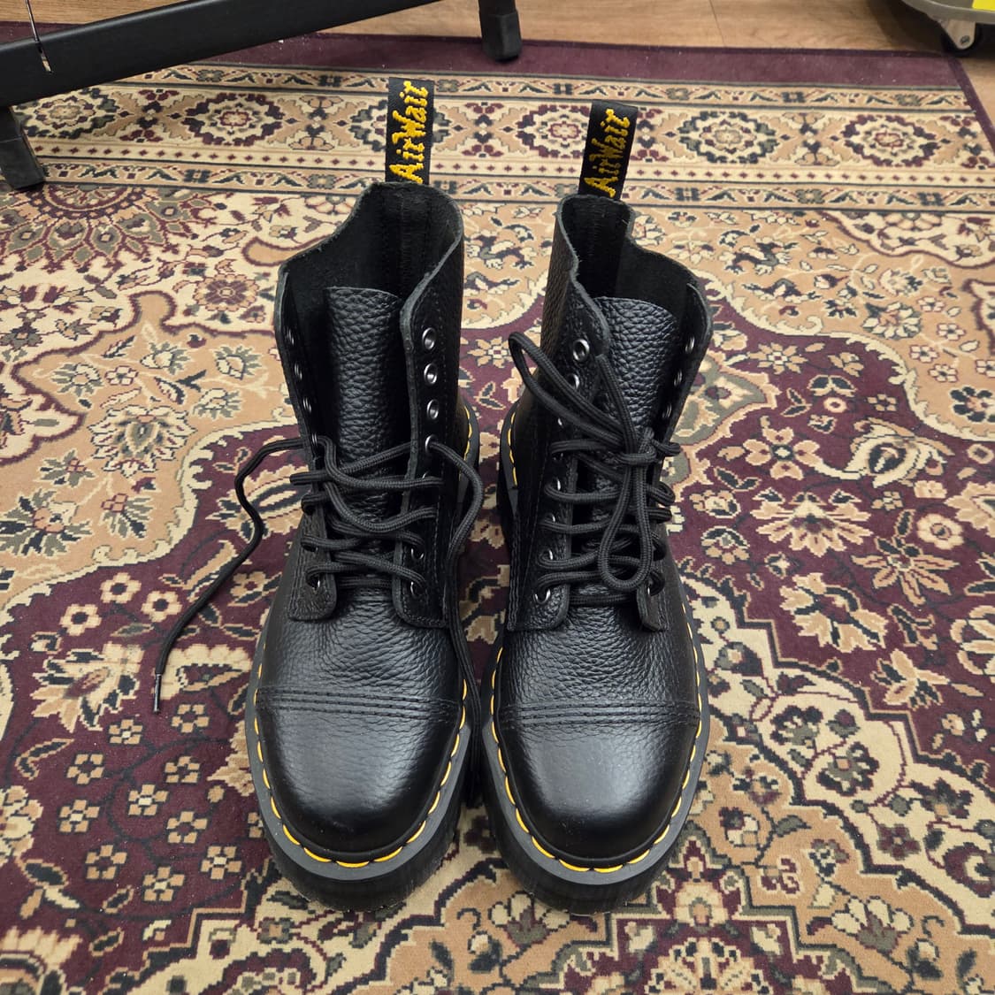 닥터마틴 8홀 싱클레어 부츠 상품이미지1