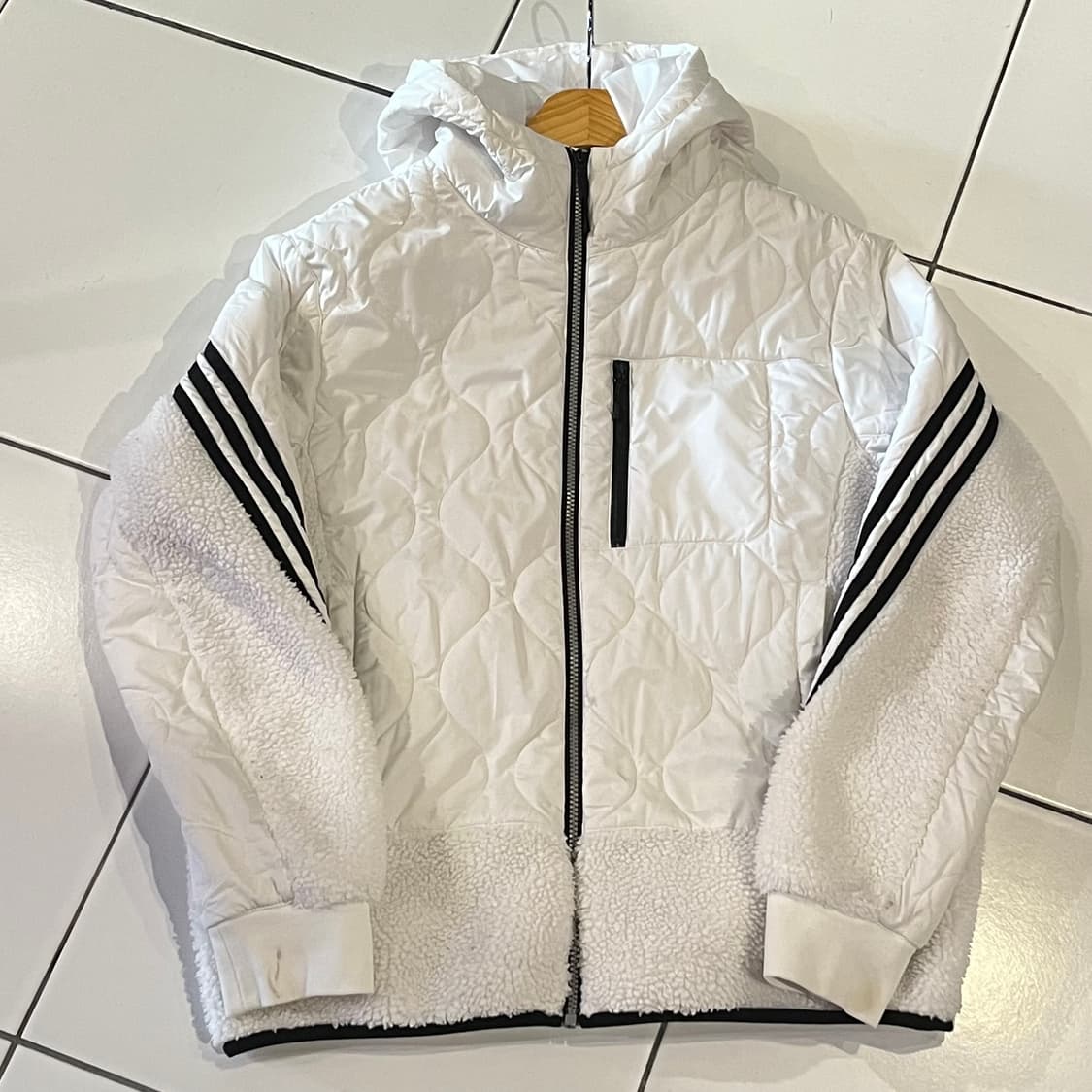 아디다스 화이트 하이브리드 쉐르파 퀼팅 트랙자켓 상품이미지1
