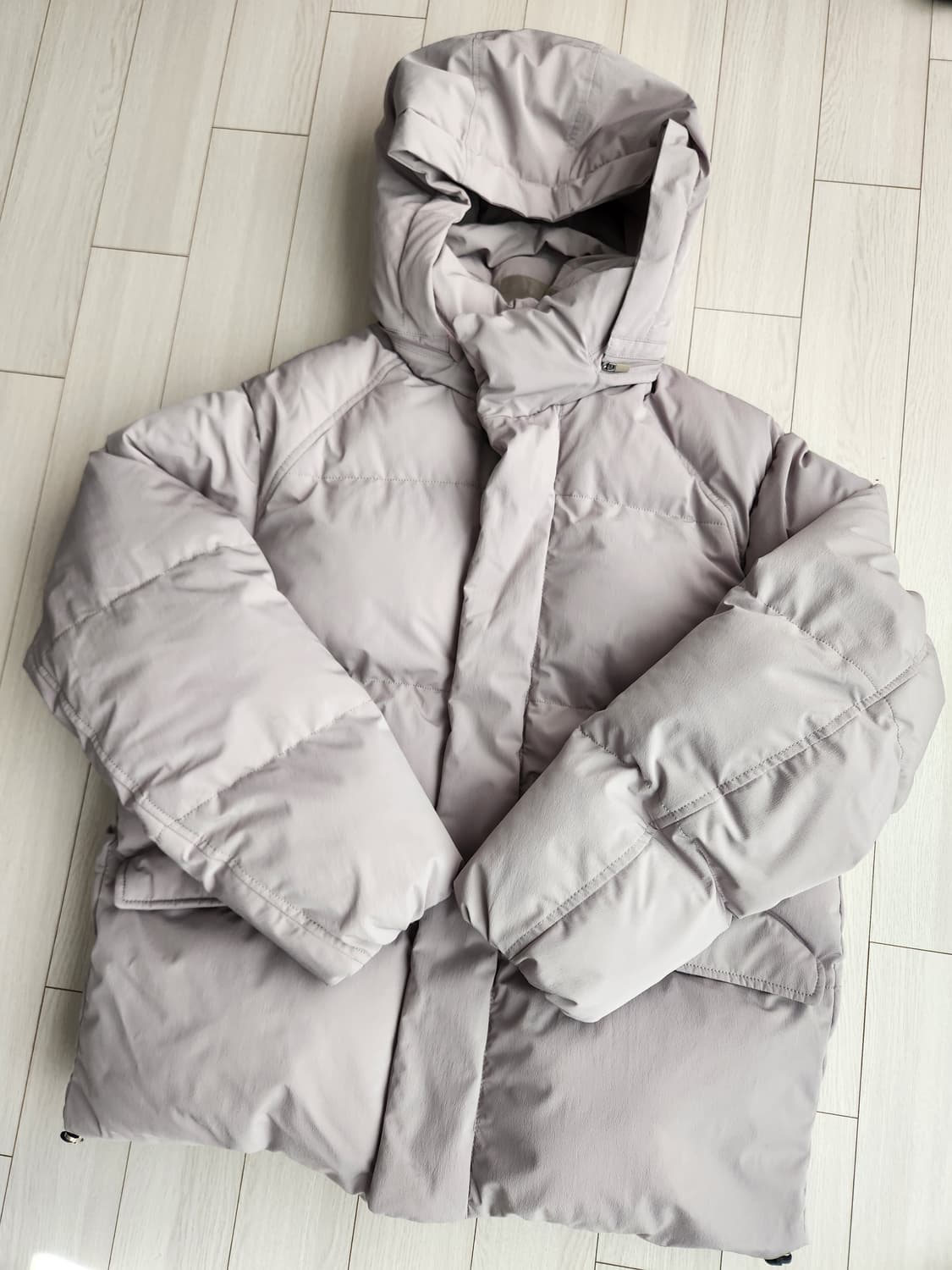 새상품급)지오지아 클라우드 푸퍼 그레이 숏패딩 사이즈100

새상품급 햇 상품이미지2