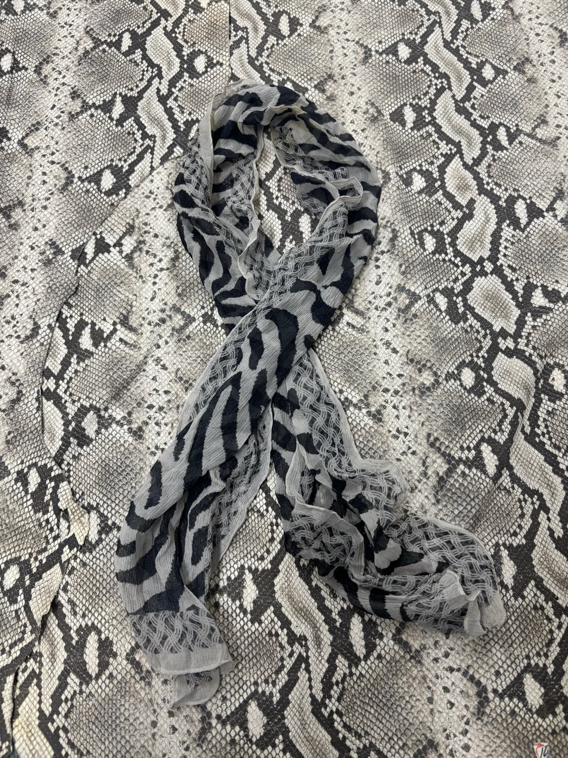 “Vintage” Zebra Pattern Short Scarf 상품이미지3