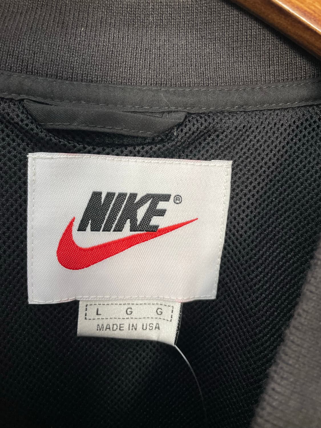 나이키 올드스쿨 체스트 로고 브이넥 블랙 웜업 H1117 상품이미지5