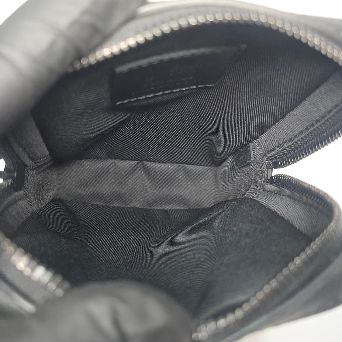 루이비통 타이가 레더 레인보우 다뉴브 크로스백 상품이미지8