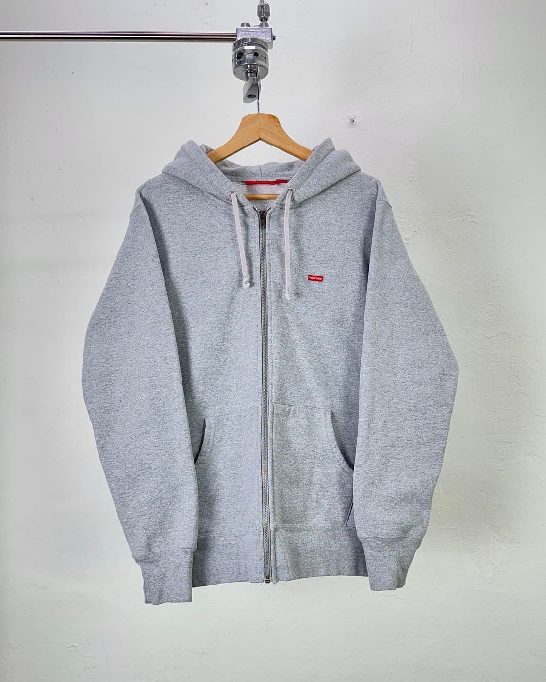 슈프림 25fw 그레이 스몰 박스 스웨트 셔츠 집업 자켓 상품이미지1