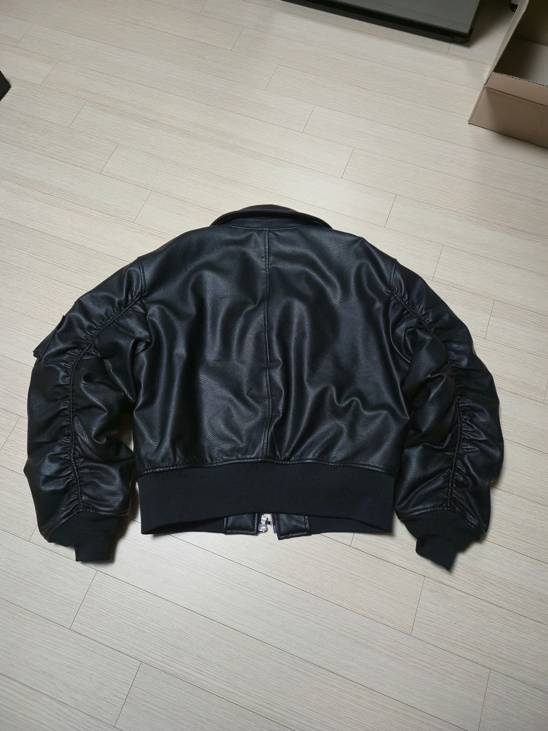 포그서비스x더써든랩 레더 봄버 상품이미지2