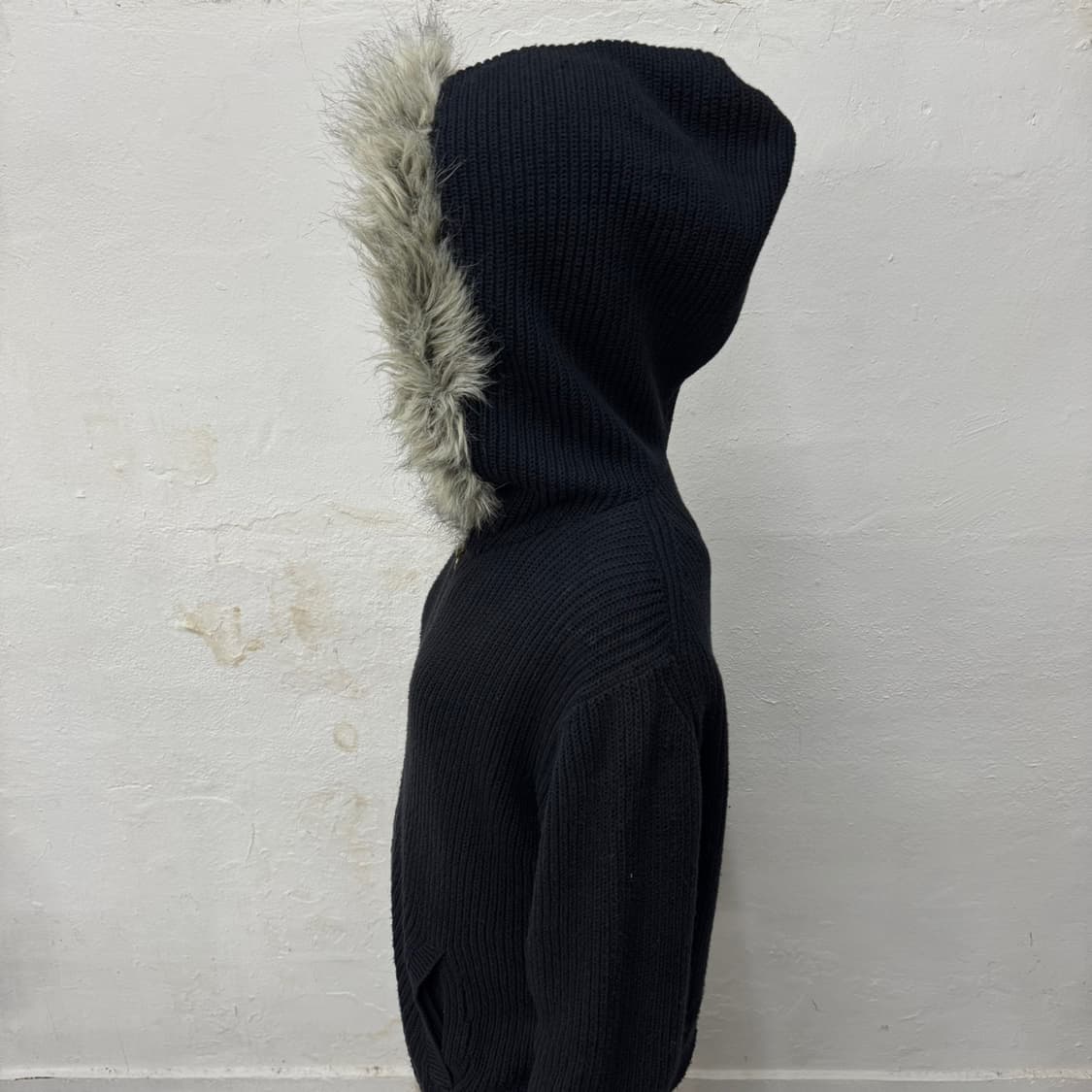 빔즈(OLD BEAMS) 블랙컬러 코튼 립드 페이크 퍼 후드 집업 상품이미지2