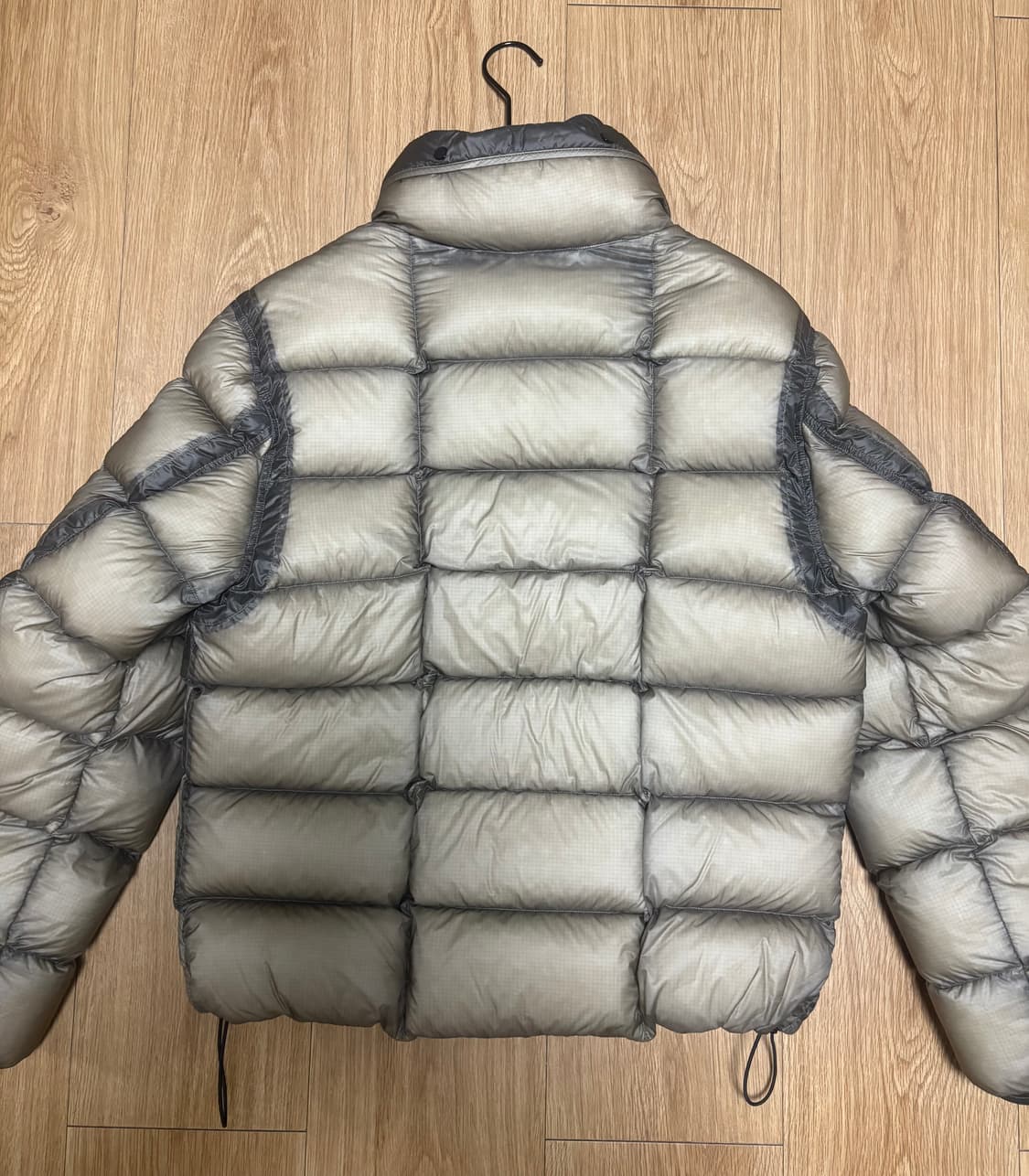 [M] C.P. 컴퍼니 DD 쉘 후드 쇼트 다운 자켓 카키 베이지 상품이미지3