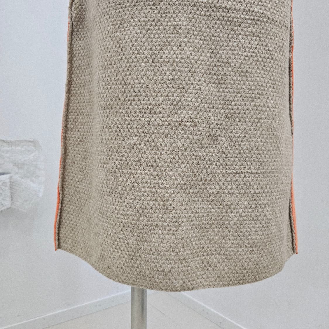 베이지 니트 오렌지 라인 포인트 롱스커트  상품이미지5