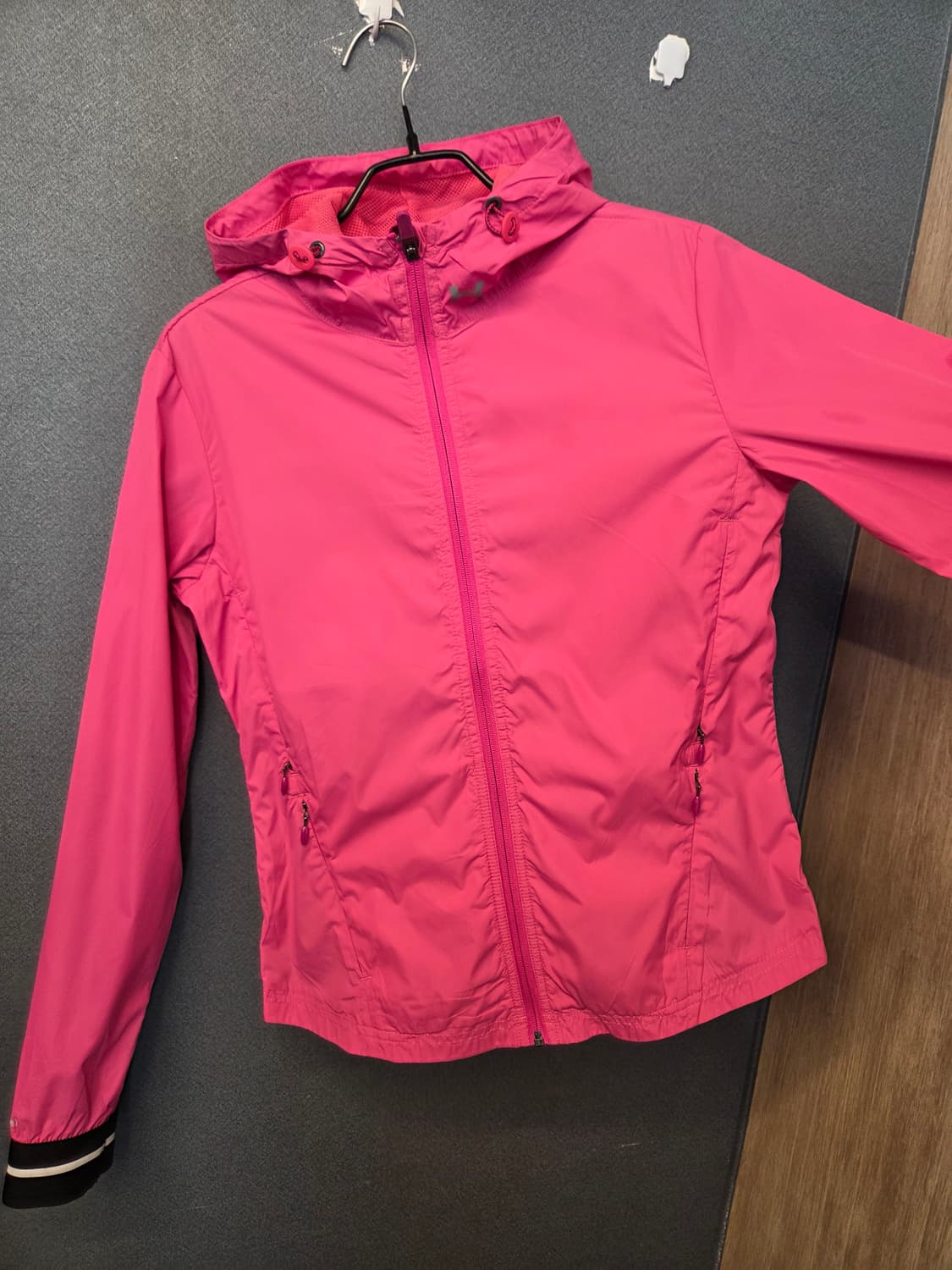 언더아머 바람막이집업 상품이미지4