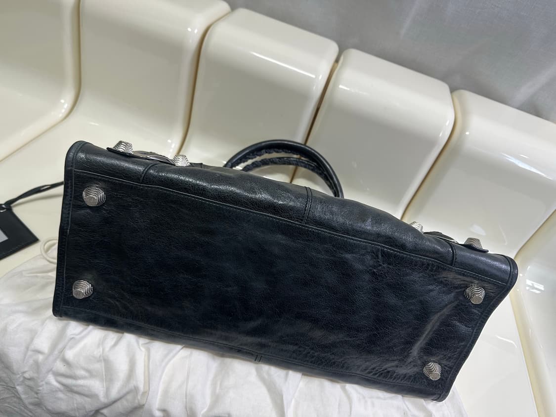 [A 정품] 발렌시아가 자이언트 시티 모터백 블랙 상품이미지4