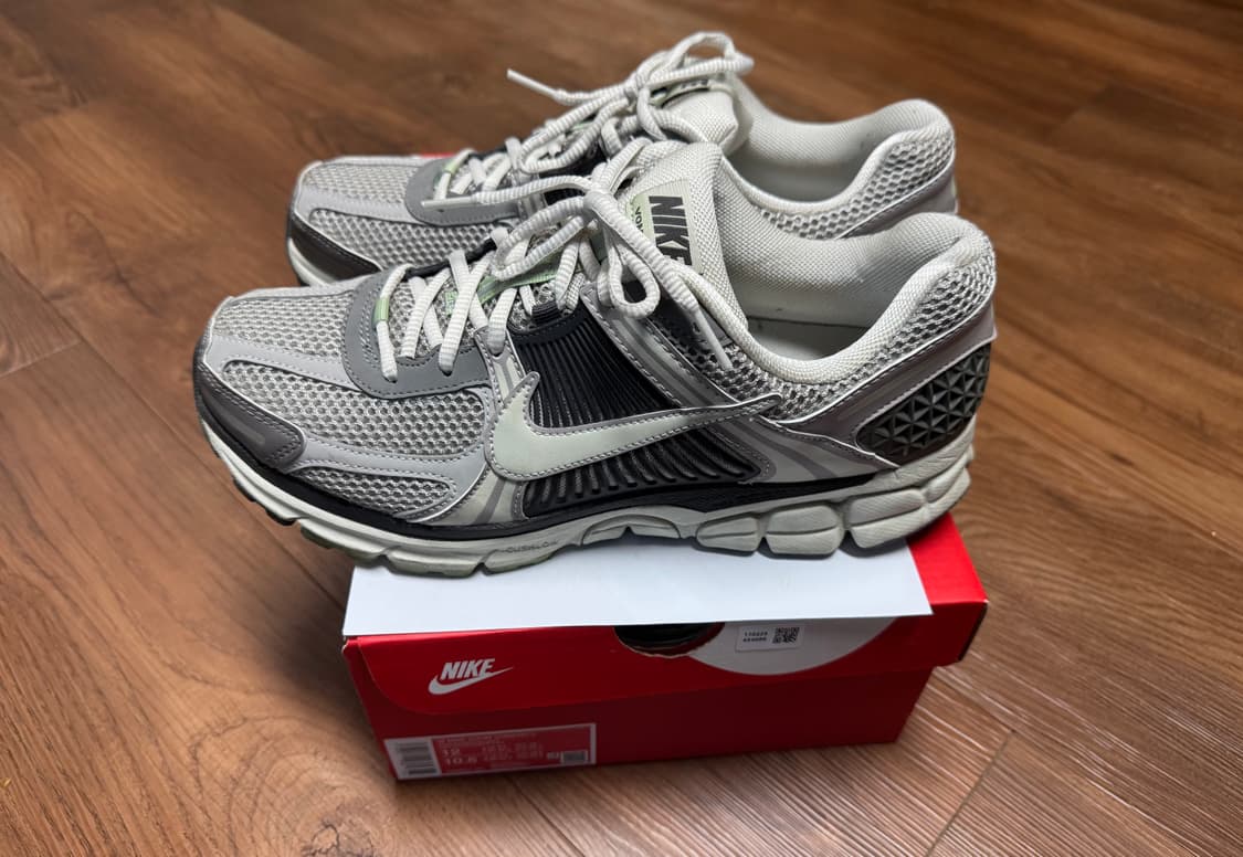 w(우먼스) 나이키 줌 보메로5 코블스톤 / 285사이즈 / 박스O 상품이미지1