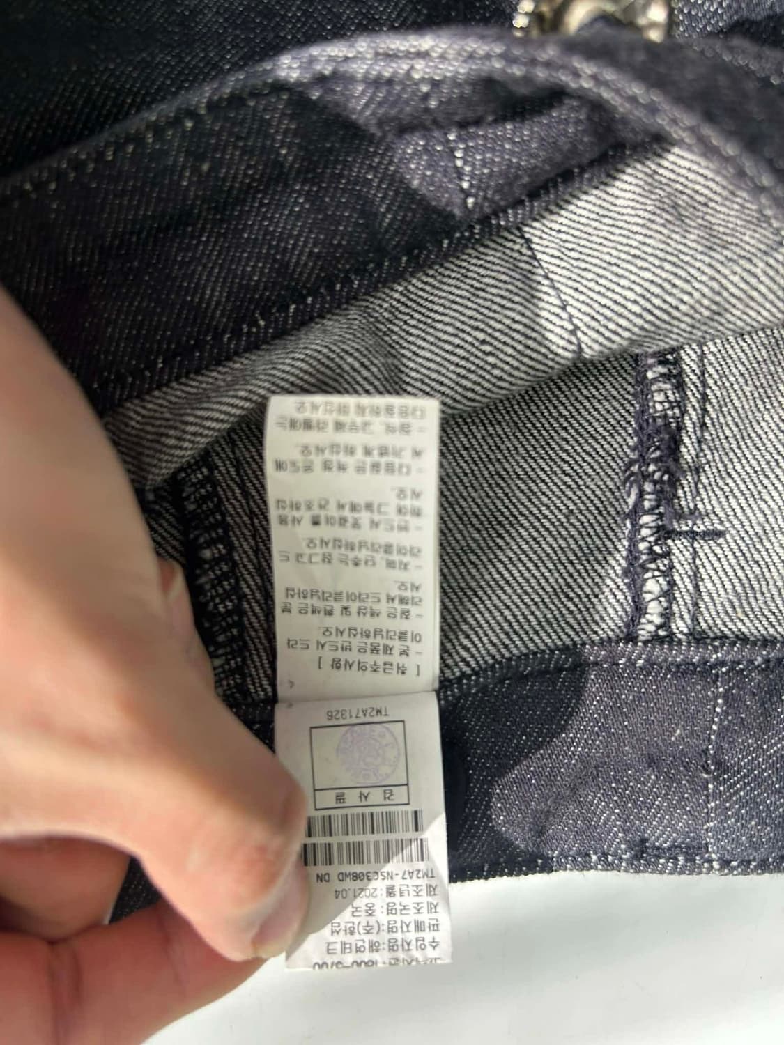 타임 포스트모던 한섬 21년 신형 진주 버튼 플레어 데님 스커트 상품이미지9