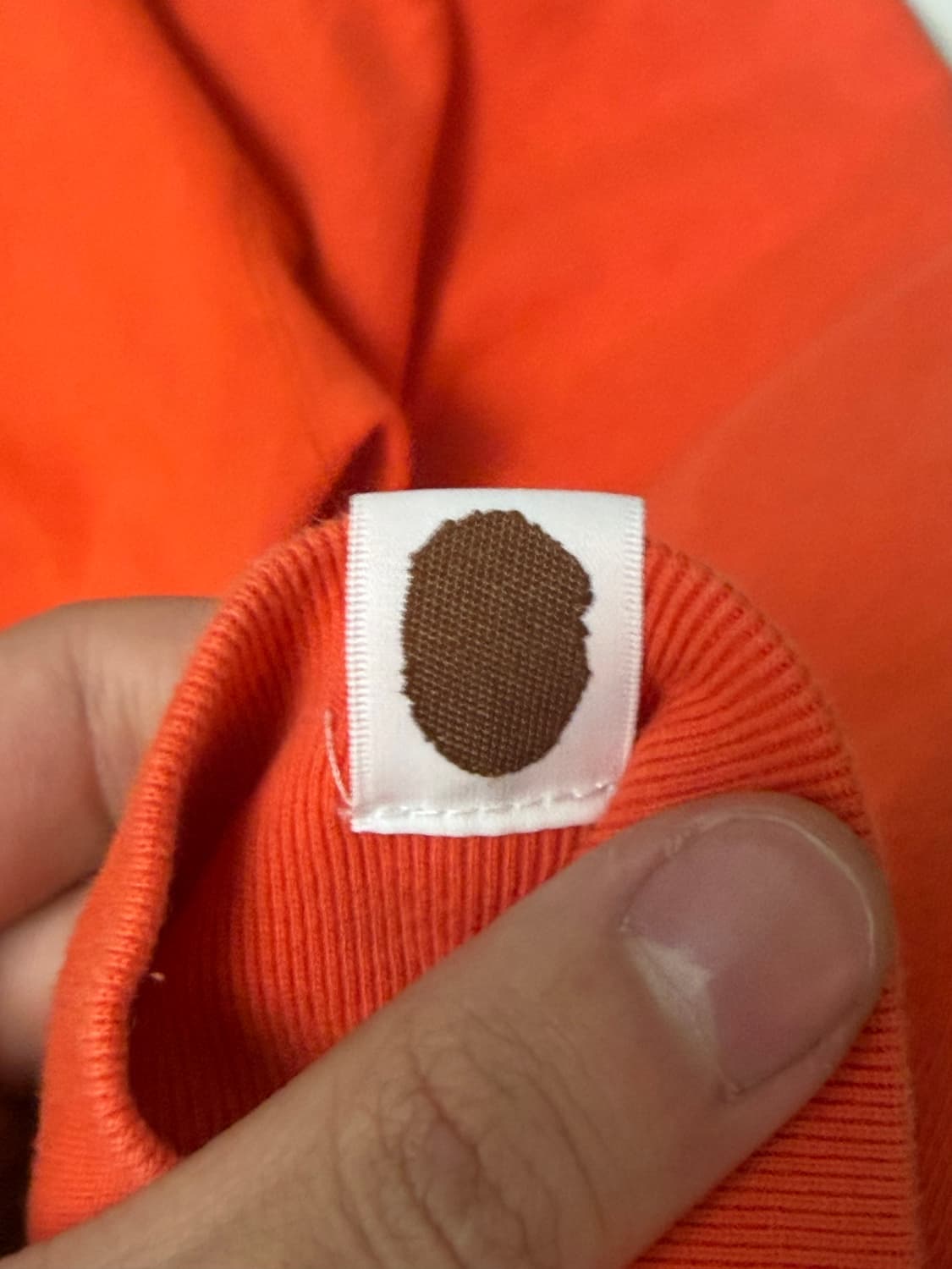 국내유일) 베이프 busy works 자수 맨투맨 오렌지 상품이미지7