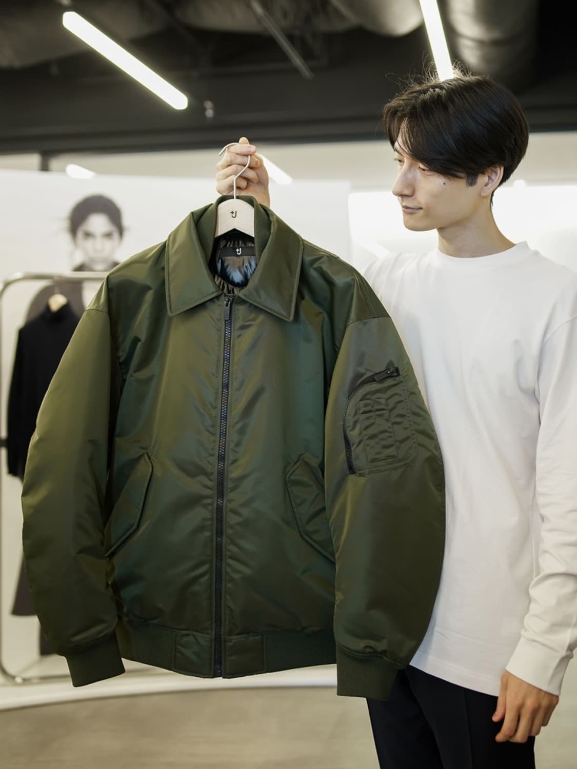 유니클로 +J 다운 오버사이즈 립 블루종 카키 상품이미지3