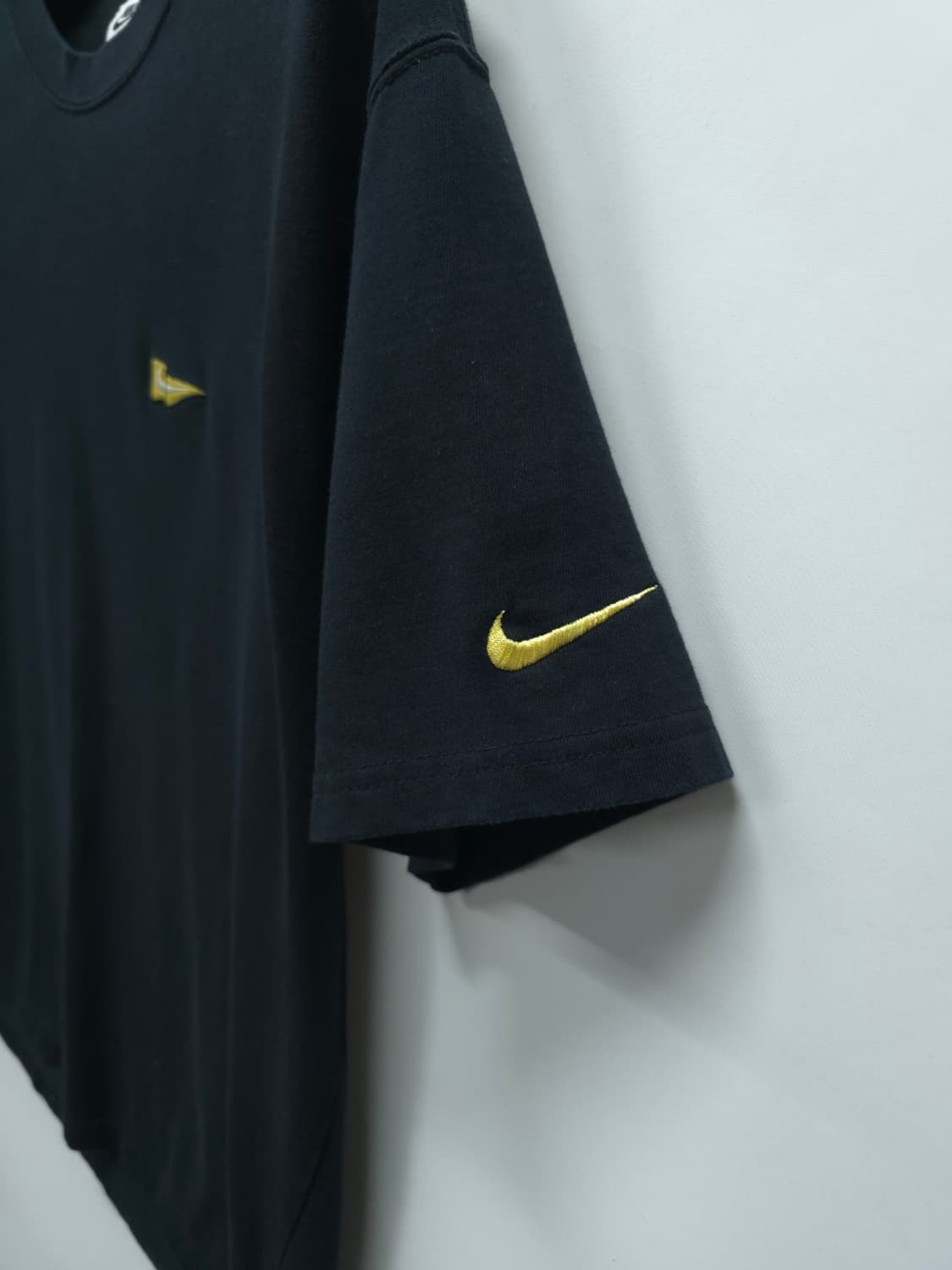 나이키 펜넌트 로고 자수 백로고 반팔 티셔츠 블랙 (100/L) 상품이미지5