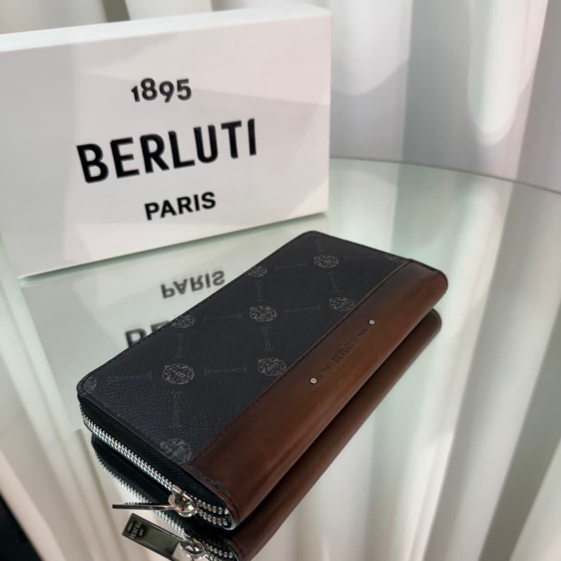 벨루티 시그니처 캔버스 앤 레더 지퍼 장지갑  상품이미지3