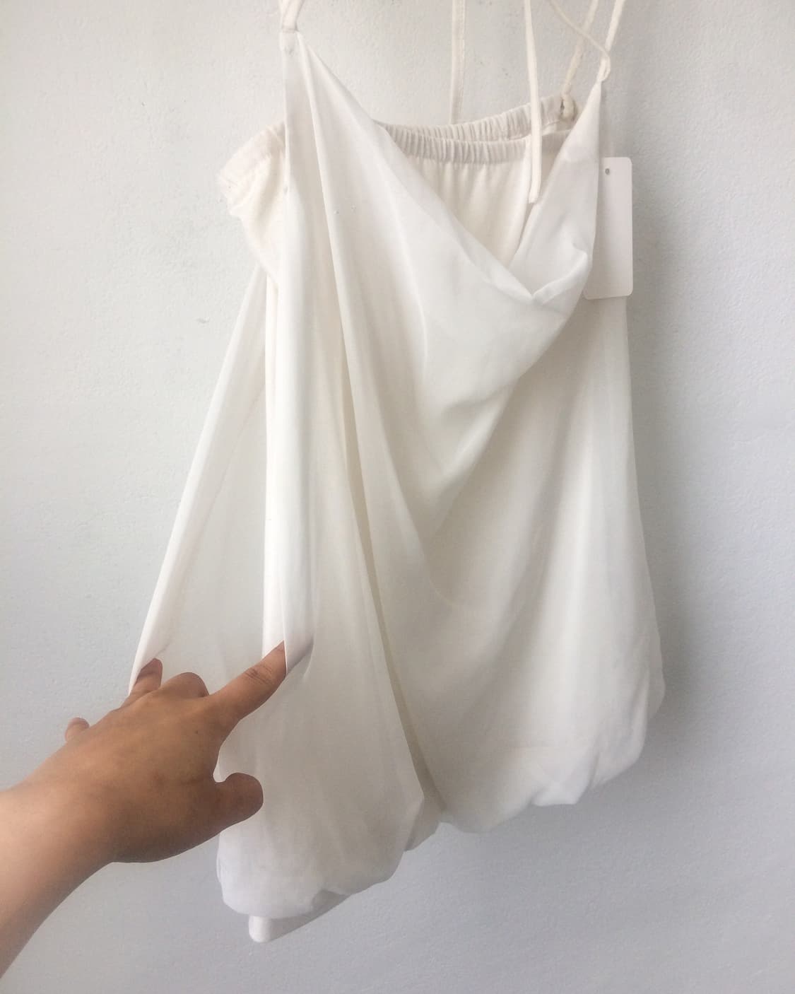 Tied drape point sleeveless 상품이미지3