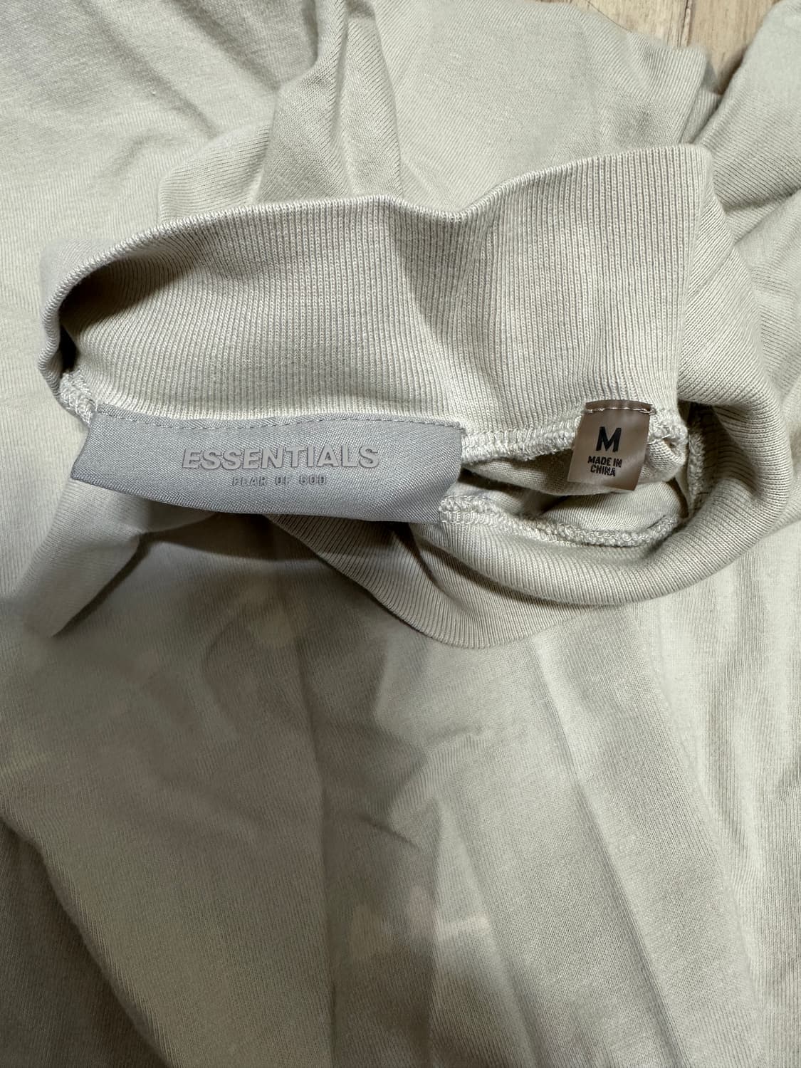 피오갓 에센셜 긴팔 티셔츠 롱슬리브 팝니다! 상품이미지3