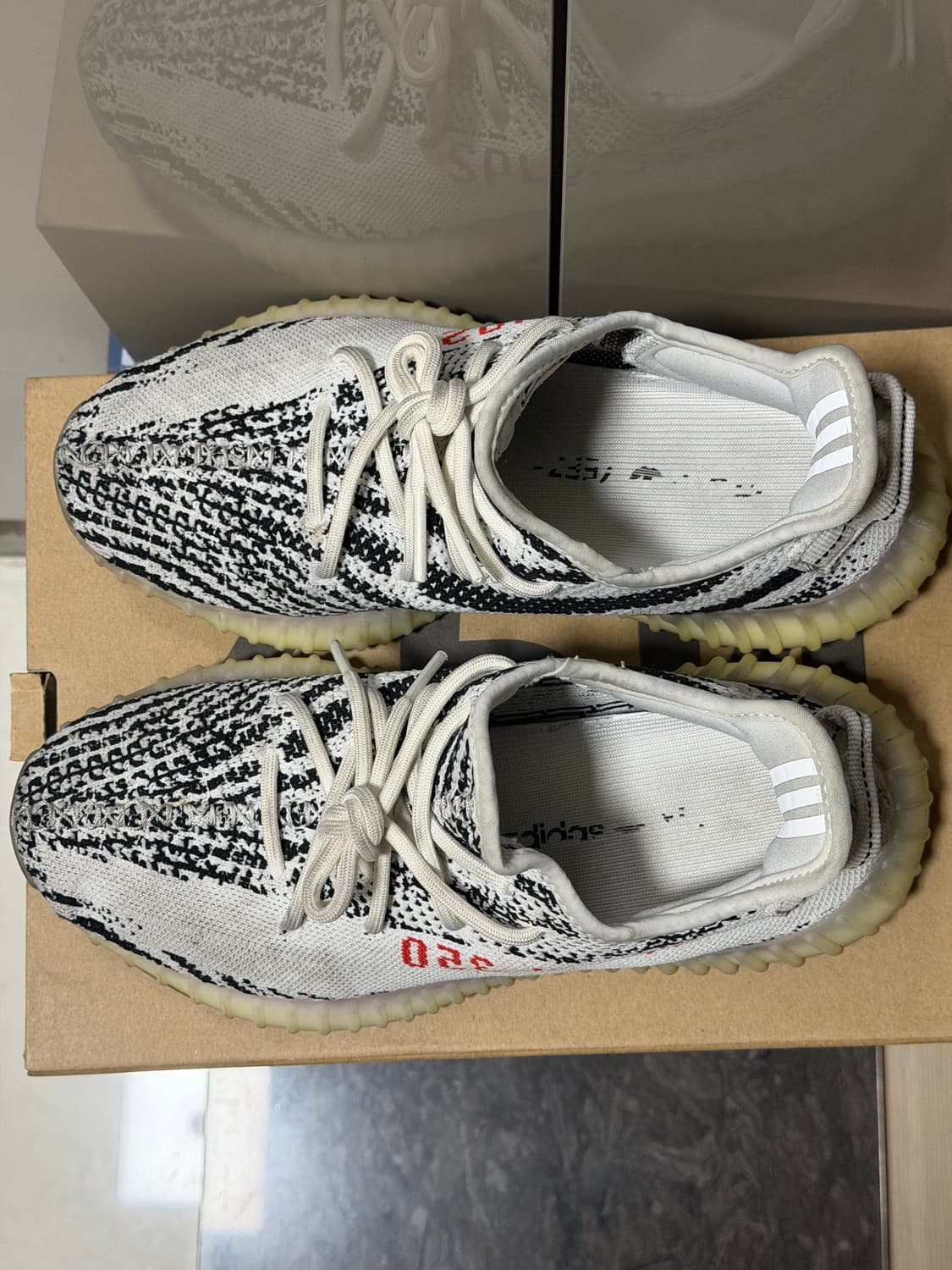 아디다스 이지부스트 350 V2 지브라 250mm 상품이미지4