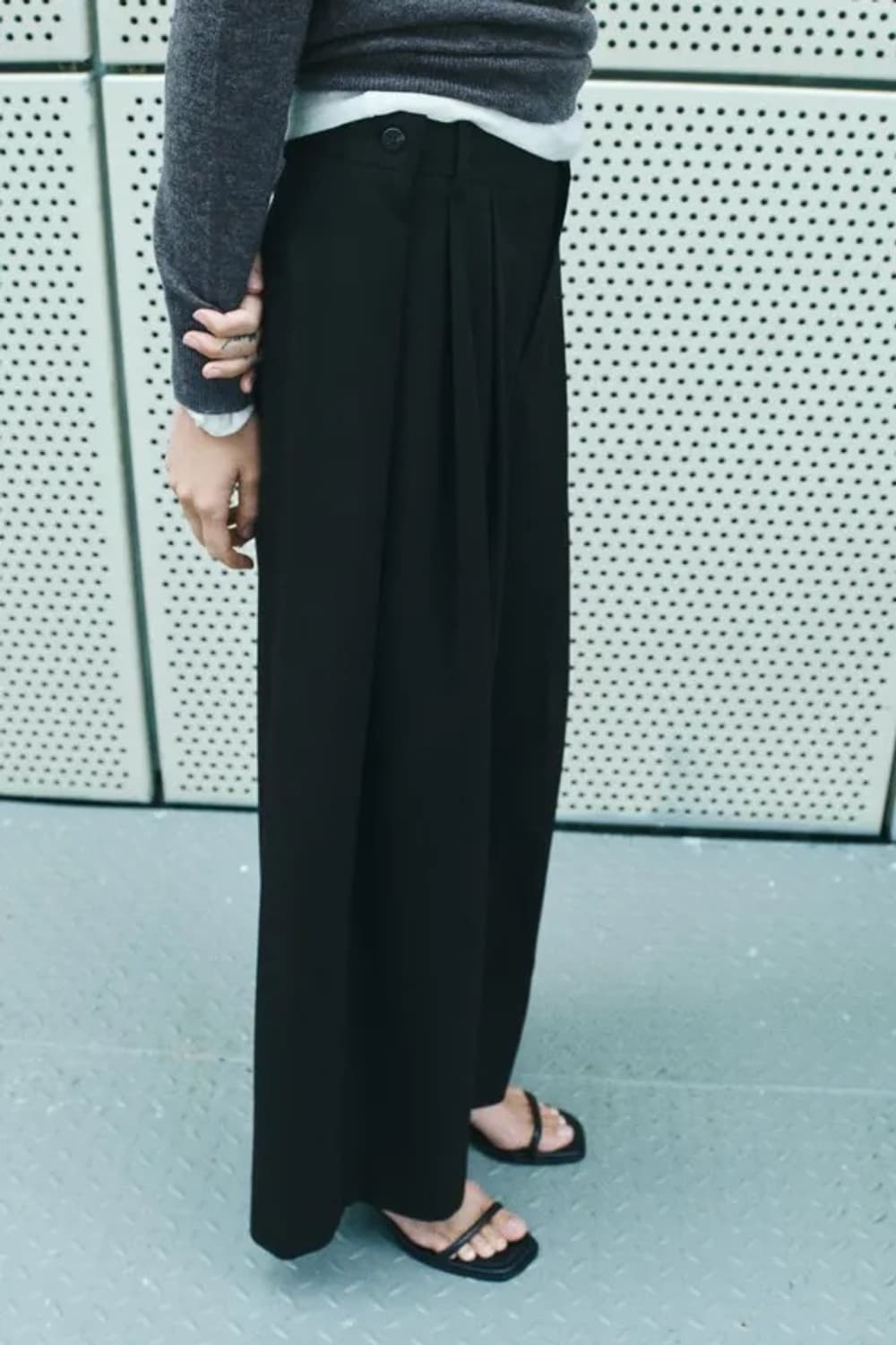 Zara 블랙 사이드 버튼 플리츠 디테일 슬랙스 팬츠 상품이미지4