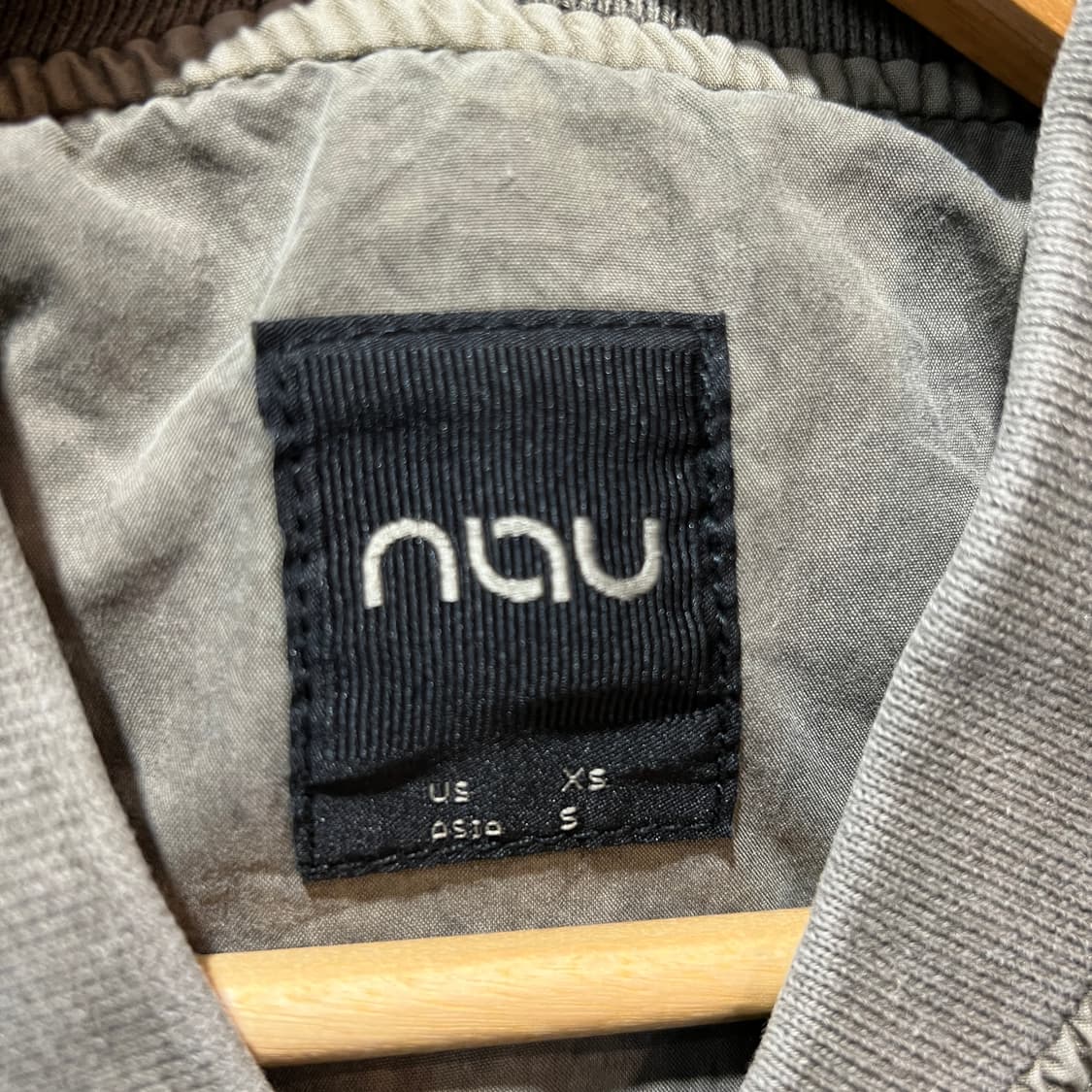 Nau 카키 봄버 자켓 상품이미지3