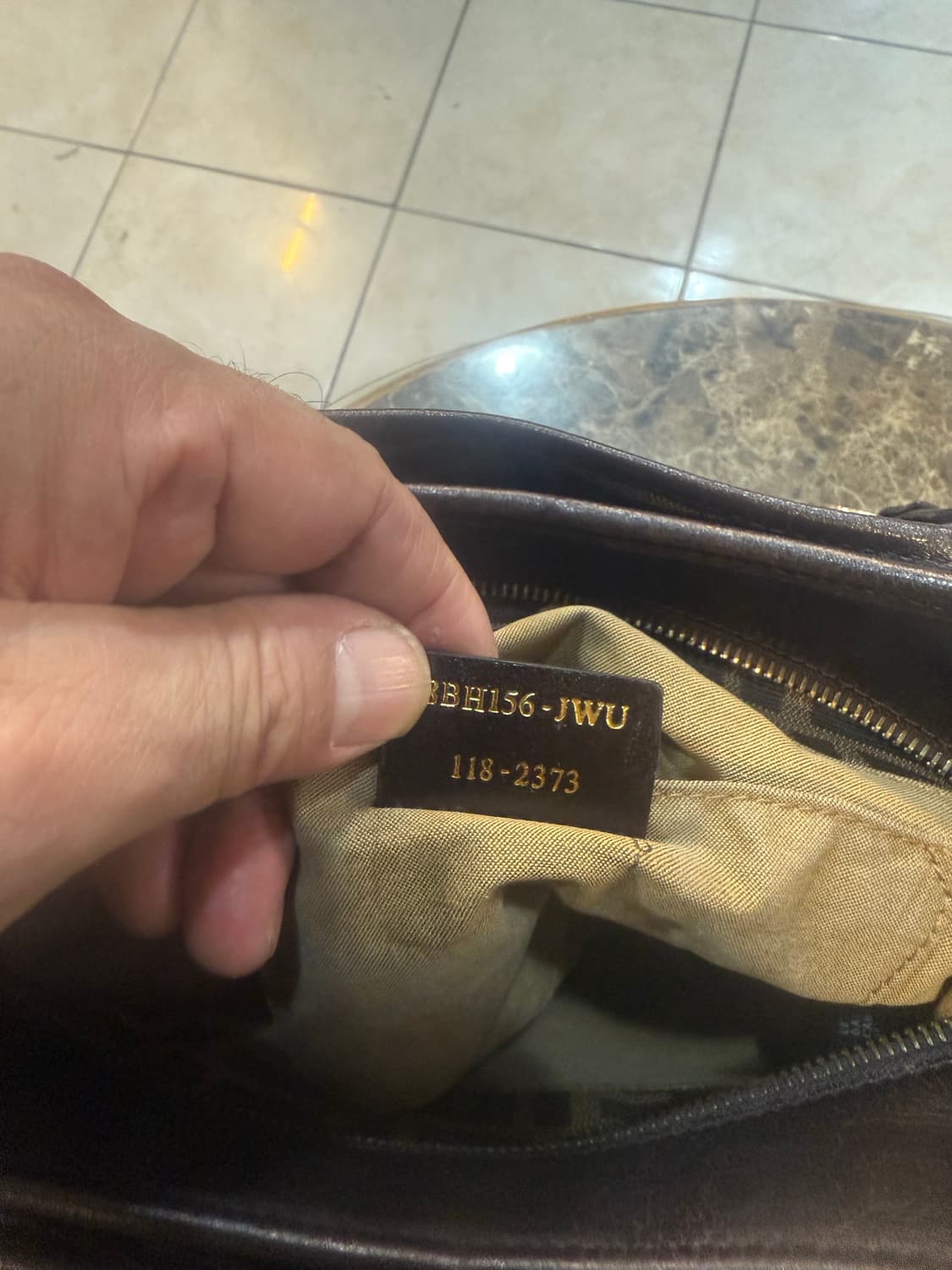 정품 펜디 주카 쇼퍼백 팝니다 상품이미지8