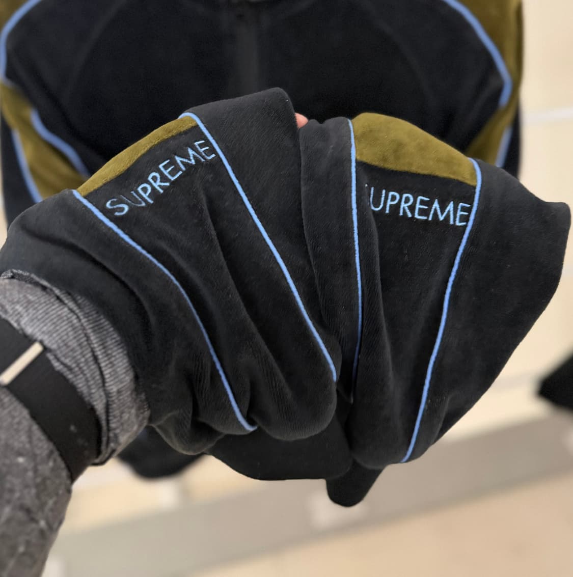 슈프림 [정품] 벨벳 (시세 30만) 트렉 자수 자켓 L(100ㅡ105) 상품이미지5