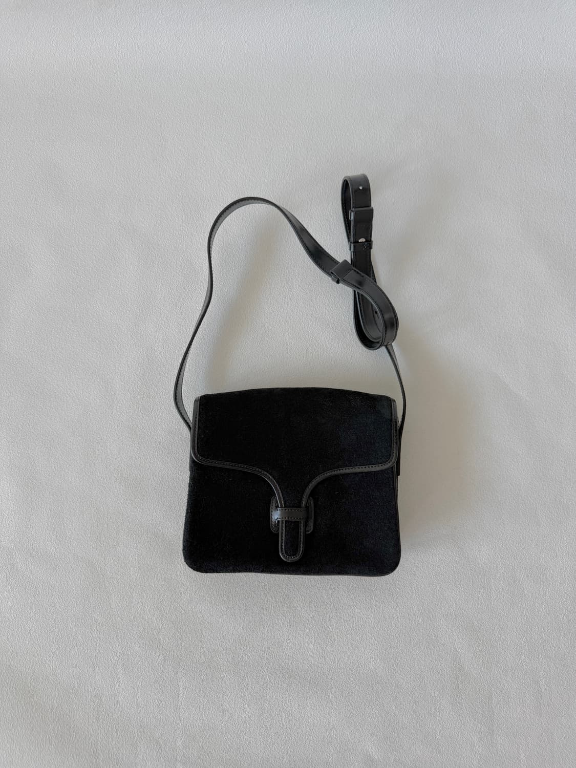 나띵리튼(Nothing written) 스웨이드&레더 크로스백 상품이미지1