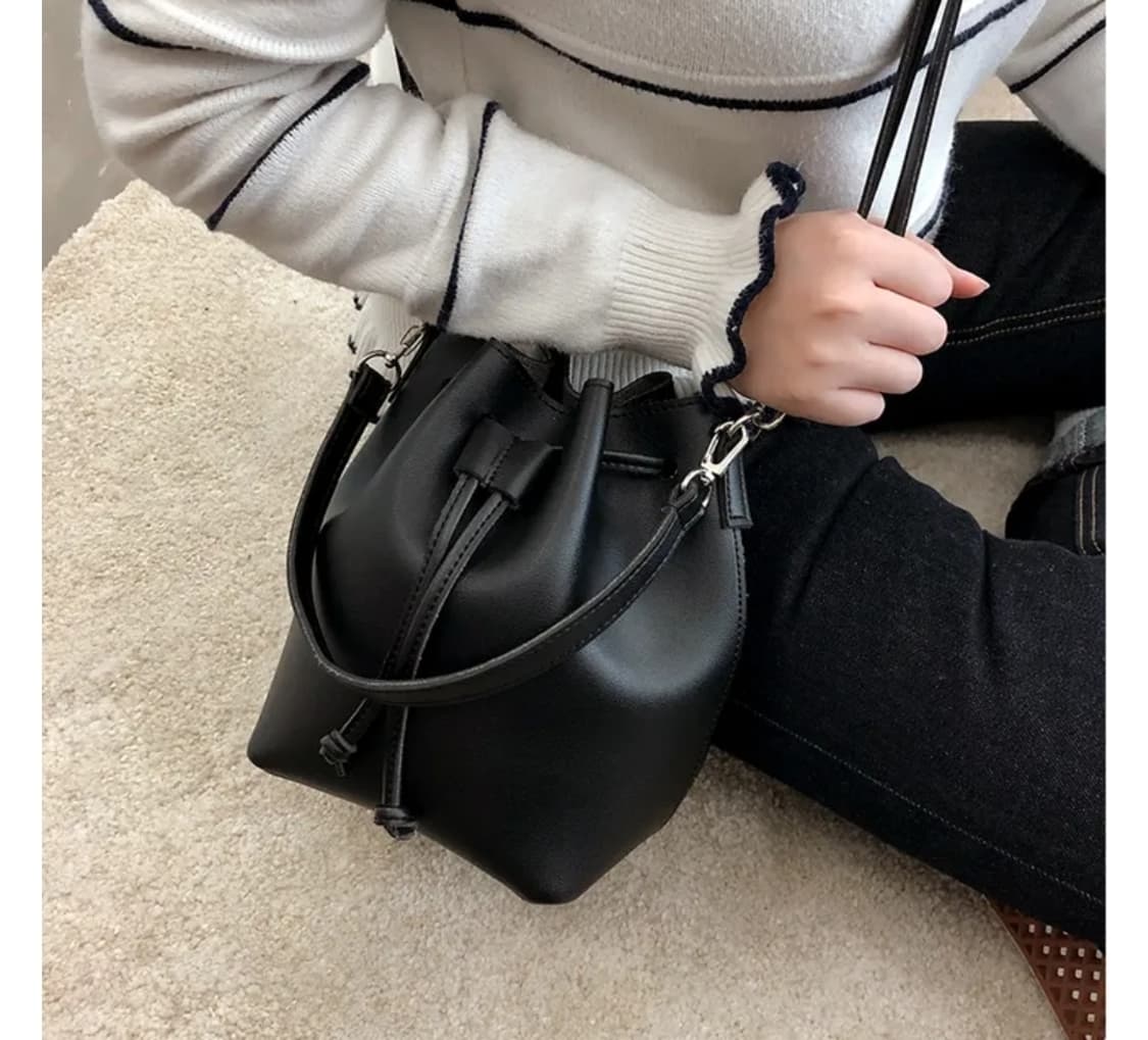 (새상품) 블랙 무광레더 복조리 버킷백 상품이미지2