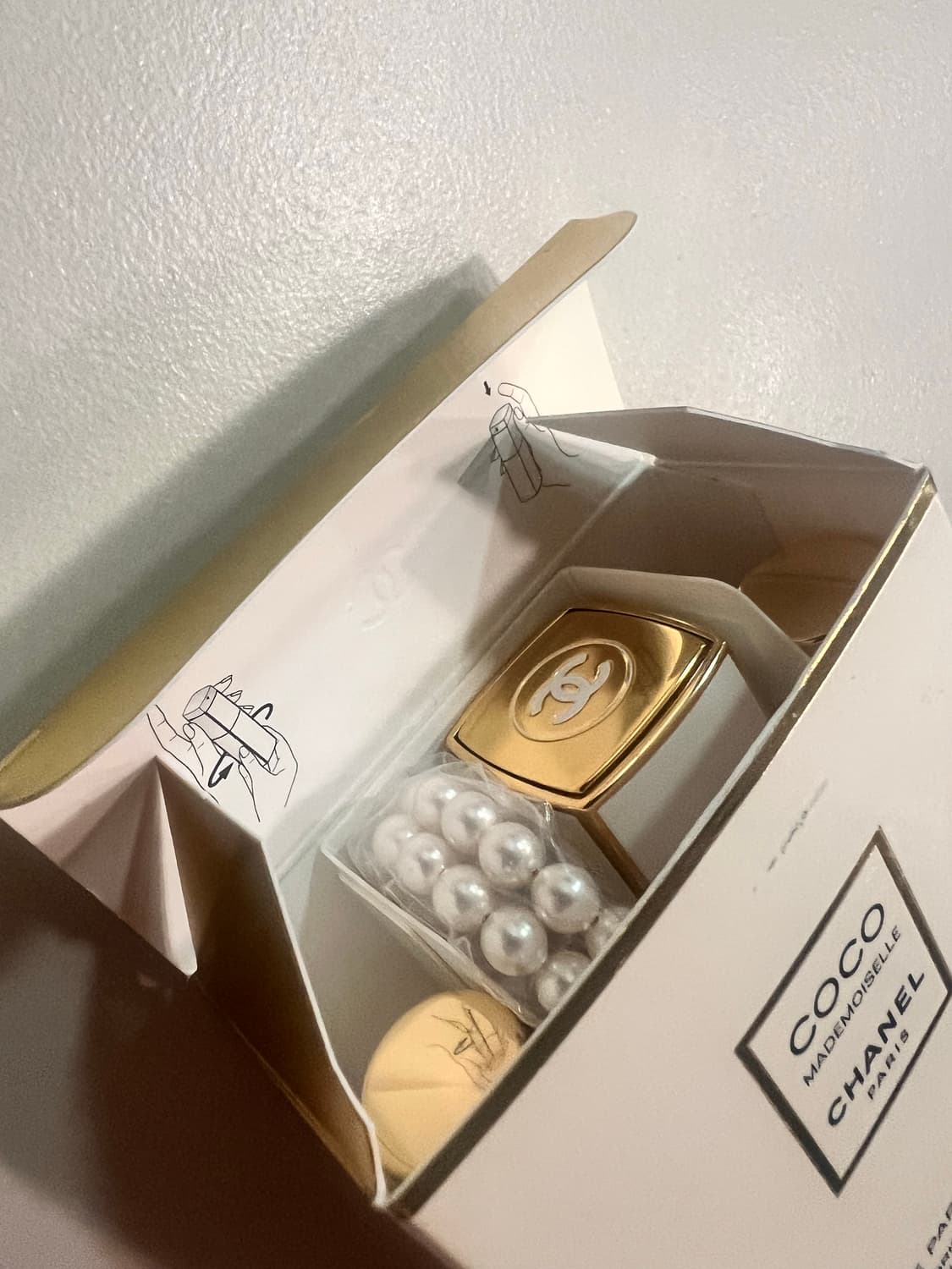 한정판 샤넬 코코마드모아젤 엥땅스 펄스 스프레이 진주 키링 향수 상품이미지3