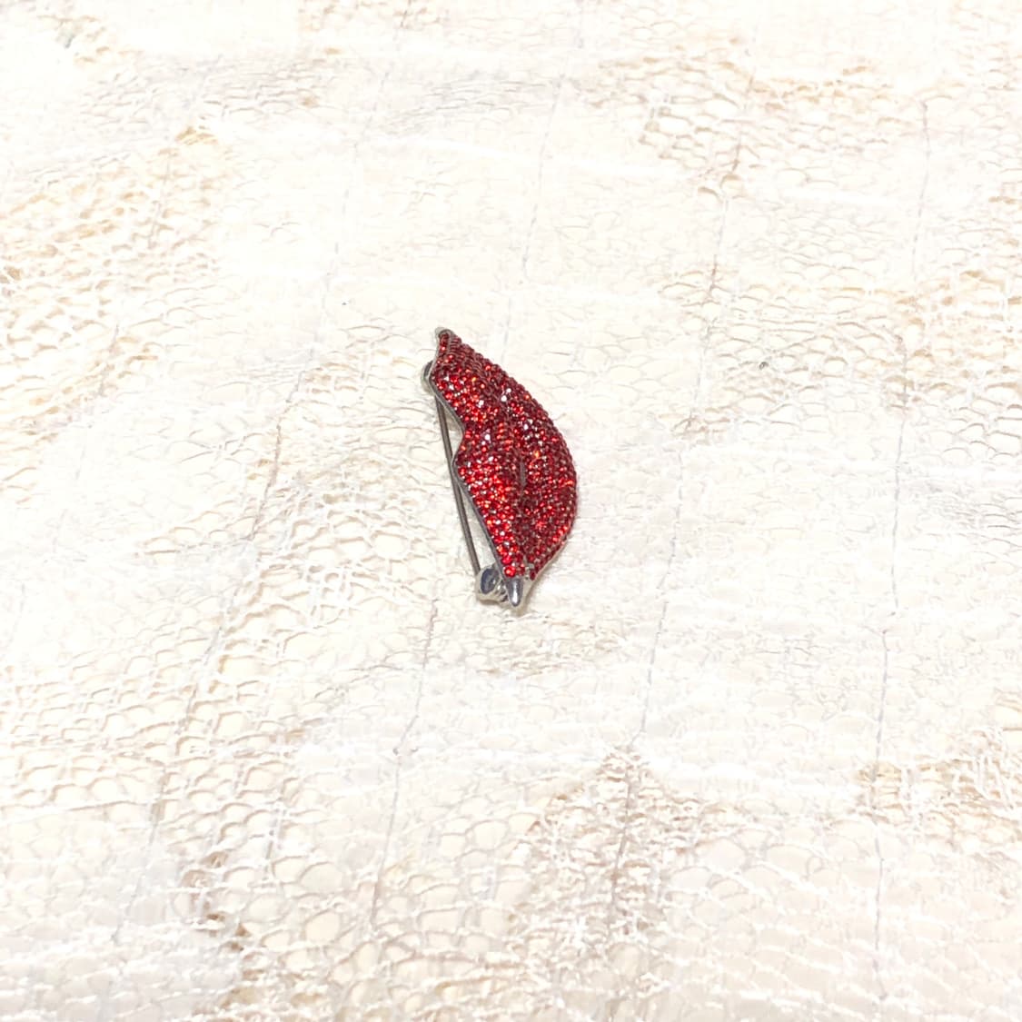 Red Cubic Lip Brooch 상품이미지4