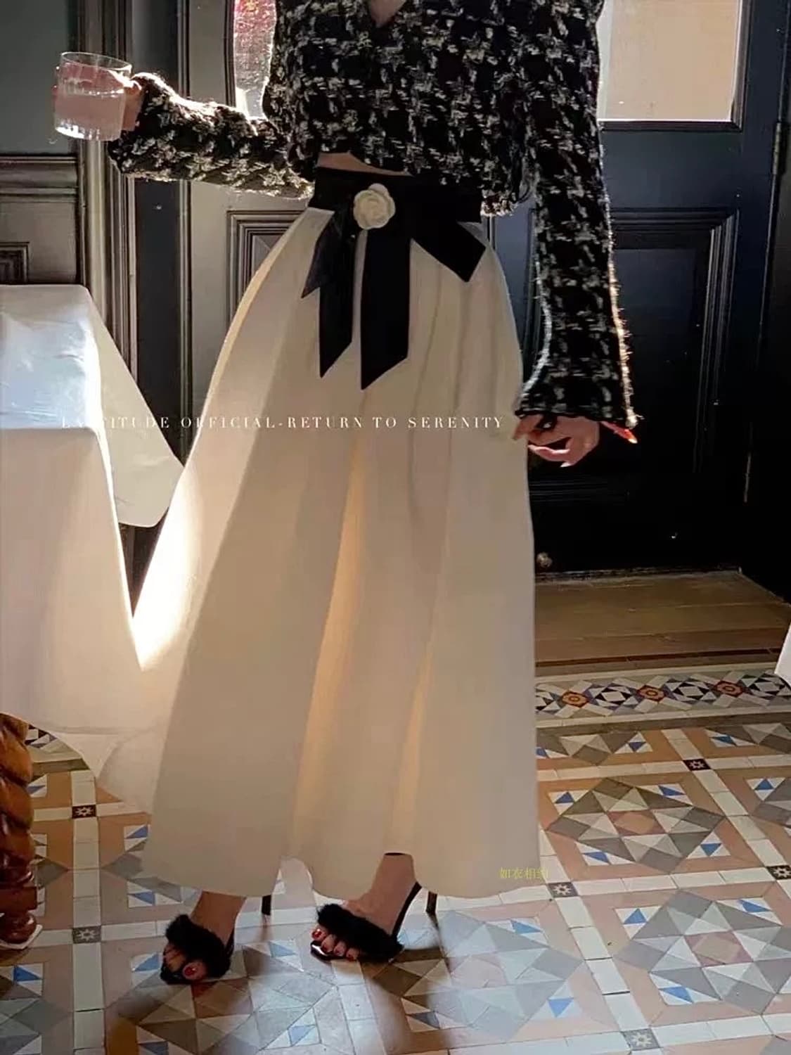 Lattitude 블랙카라 브이넥 울 트위드 크롭 자켓 상품이미지4