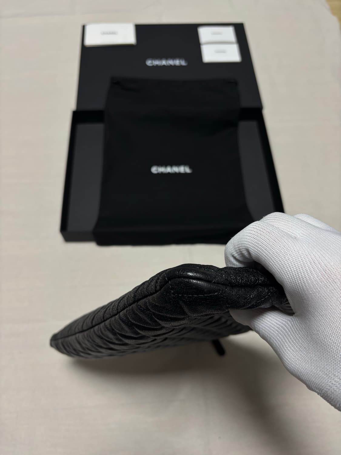 [28번대] 샤넬 보이 클러치백 금장 캐비어 라지  상품이미지4