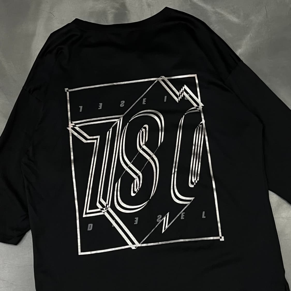  디젤 프린팅 반팔티 y15880 상품이미지5