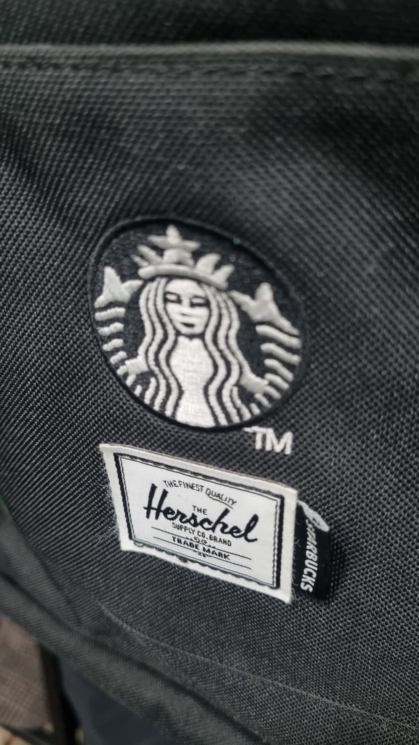 허쉘 스타벅스 백팩(가로31 세로45) 2번착용 상품이미지2