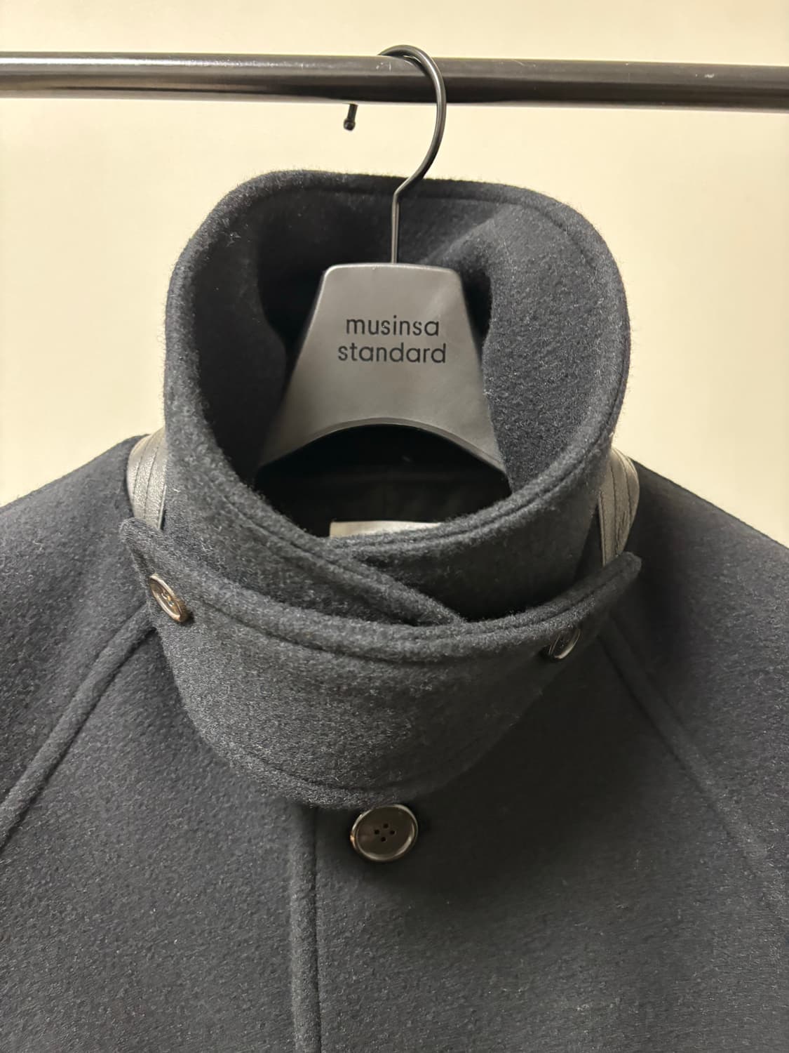 우드비 울 못사 레더 트림 코트 블랙 1사이즈 상품이미지5