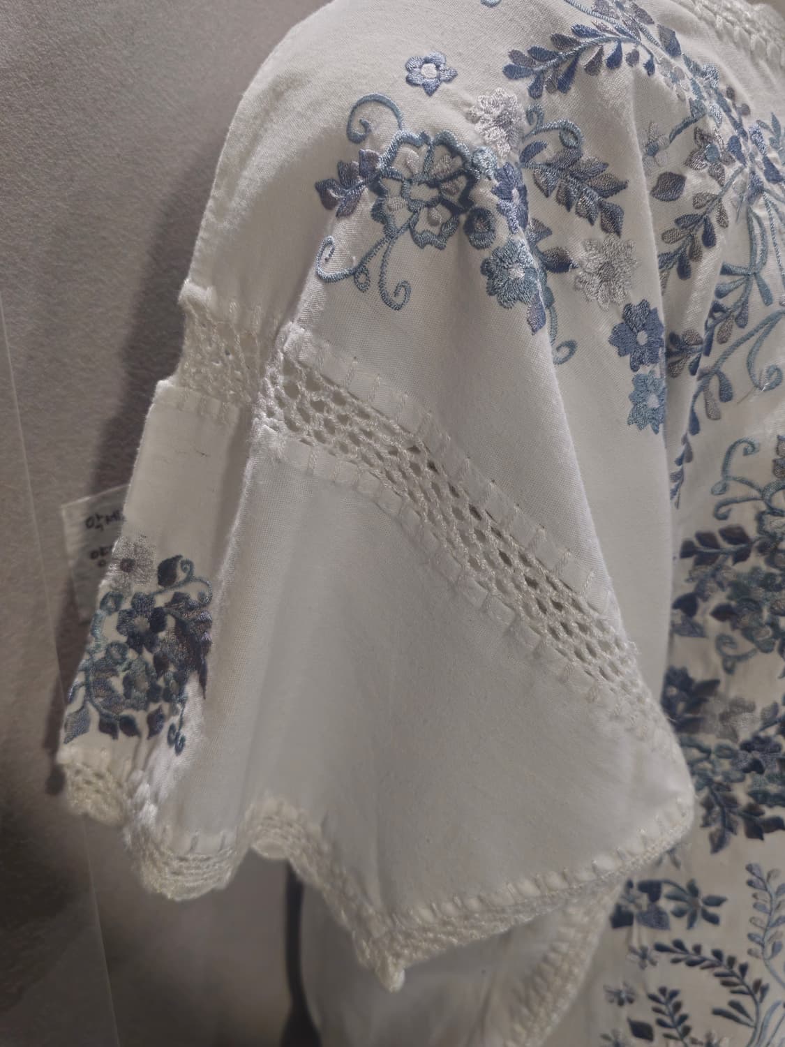 [HAND KNIT] 세오리아 핸드메이드 자수 블라우스 (LL) 상품이미지3