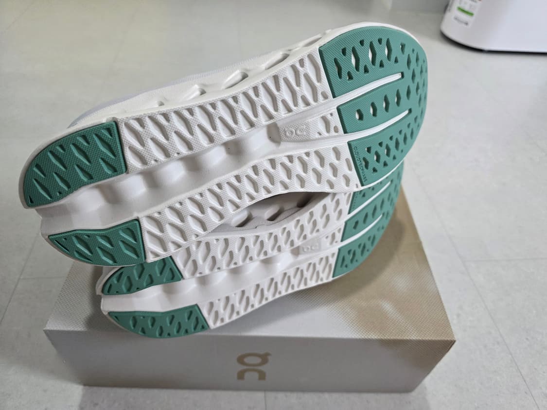 [새상품] 온러닝 러닝화 클라우드 서퍼 295 상품이미지5