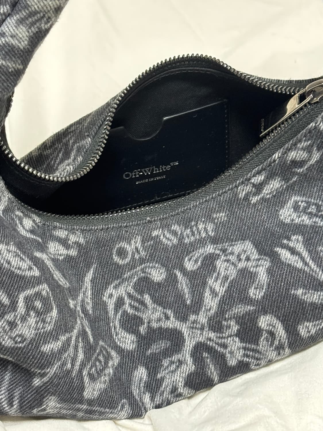 오프화이트 crescent 패턴 숄더백 블랙데님 상품이미지2