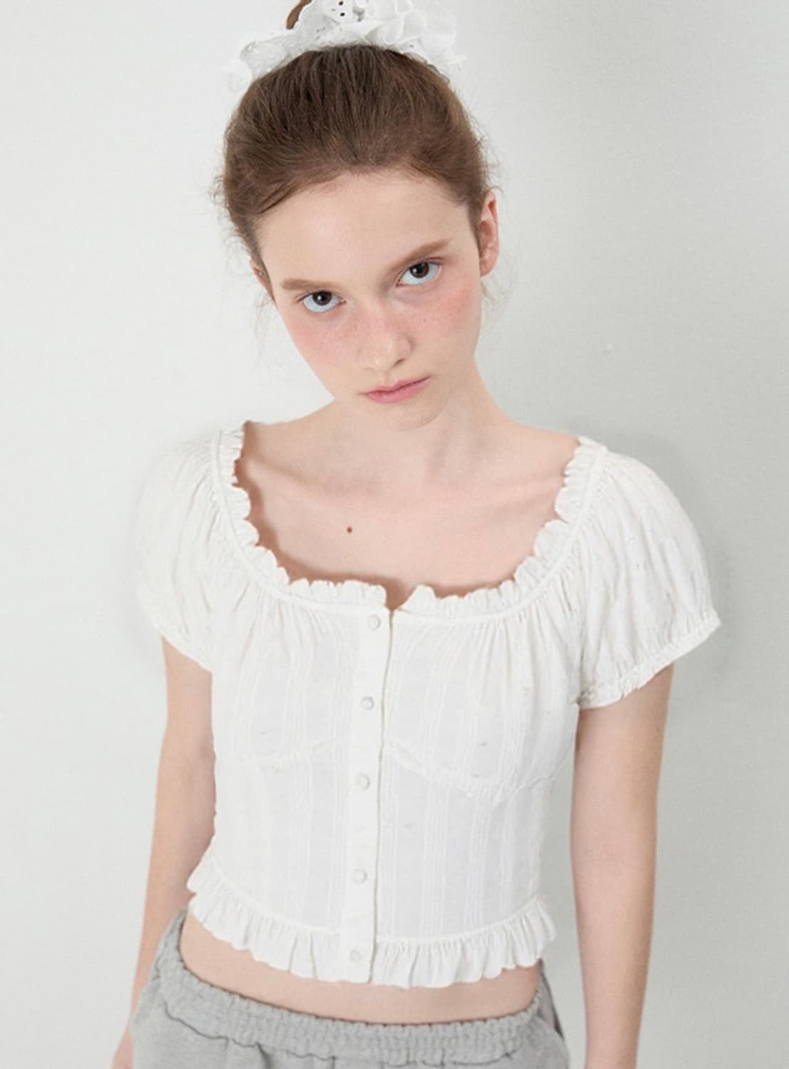 미쏘 화이트 프릴 퍼프 블라우스  상품이미지2